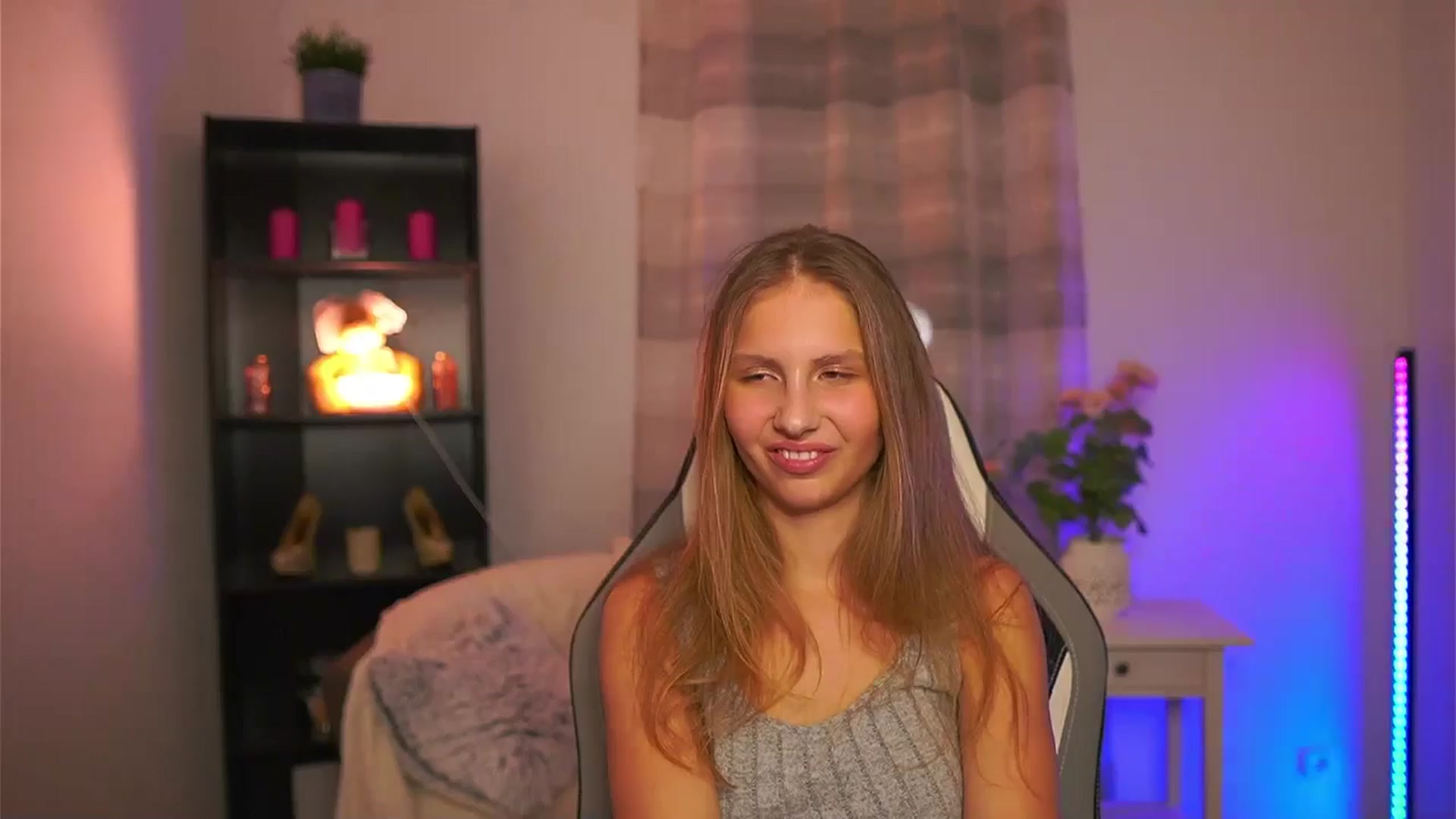 Gallery image thumbnail from Emmie_murray's myfreecams stream on, 01/16/2026, 23:55 image 11 of 20