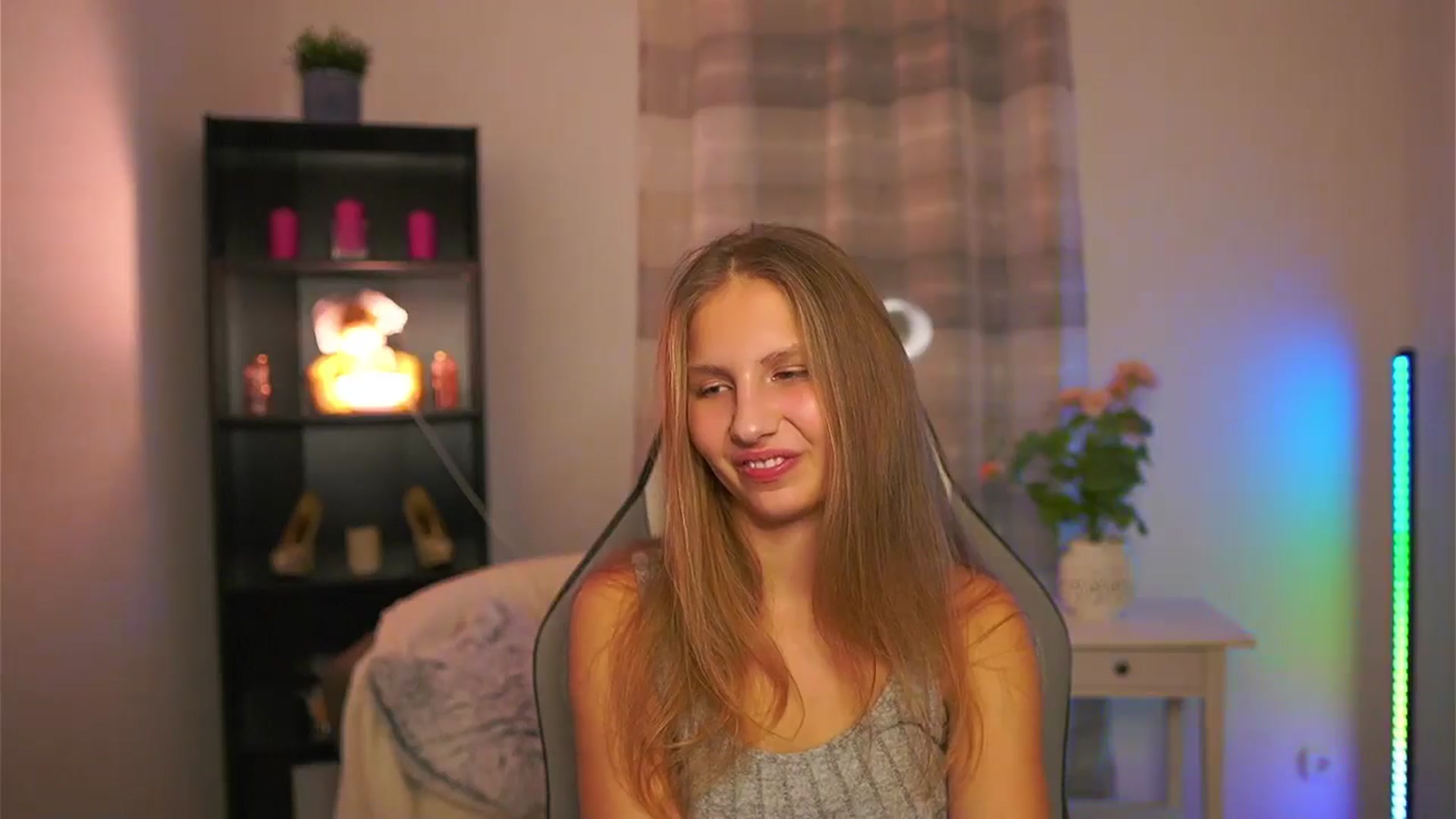 Gallery image thumbnail from Emmie_murray's myfreecams stream on, 01/16/2026, 23:55 image 12 of 20