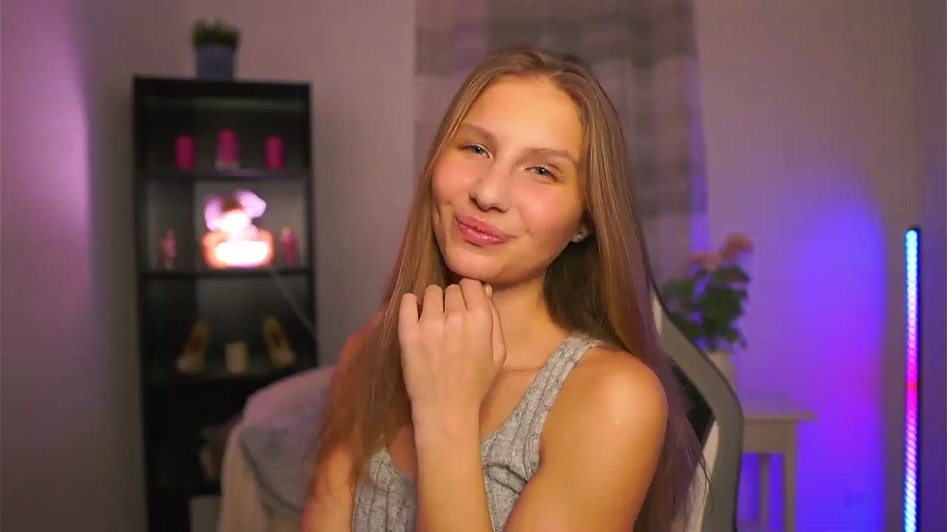 Gallery image thumbnail from Emmie_murray's myfreecams stream on, 01/16/2026, 23:55 image 17 of 20