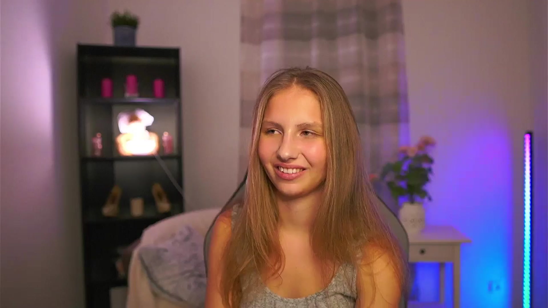 Gallery image thumbnail from Emmie_murray's myfreecams stream on, 01/16/2026, 23:55 image 9 of 20