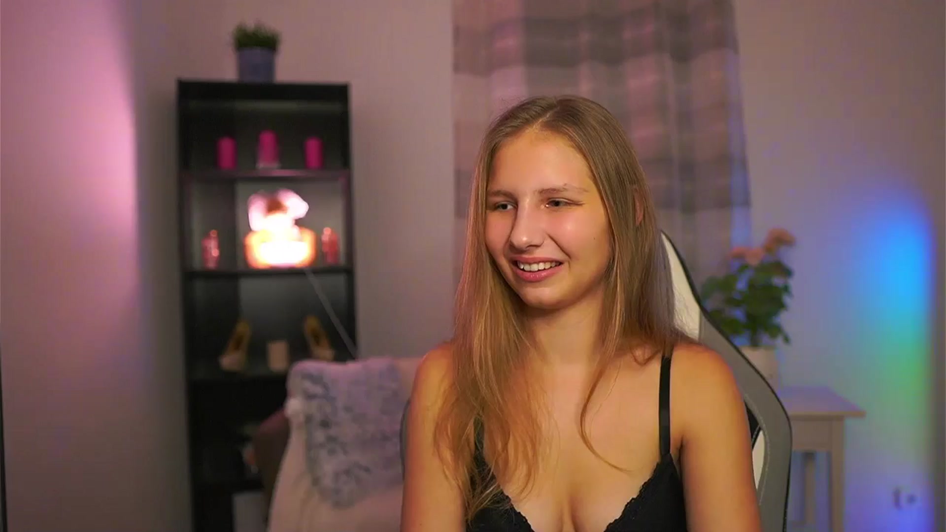 Gallery image thumbnail from Emmie_murray's myfreecams stream on, 01/17/2026, 17:08 image 18 of 20