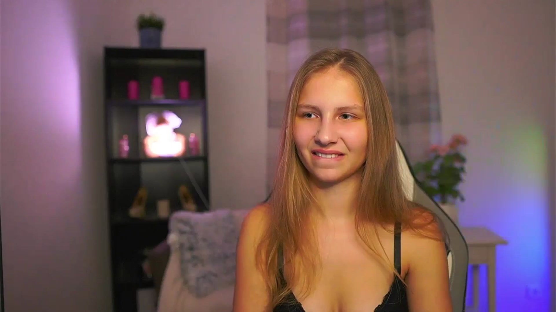 Gallery image thumbnail from Emmie_murray's myfreecams stream on, 01/17/2026, 17:08 image 16 of 20