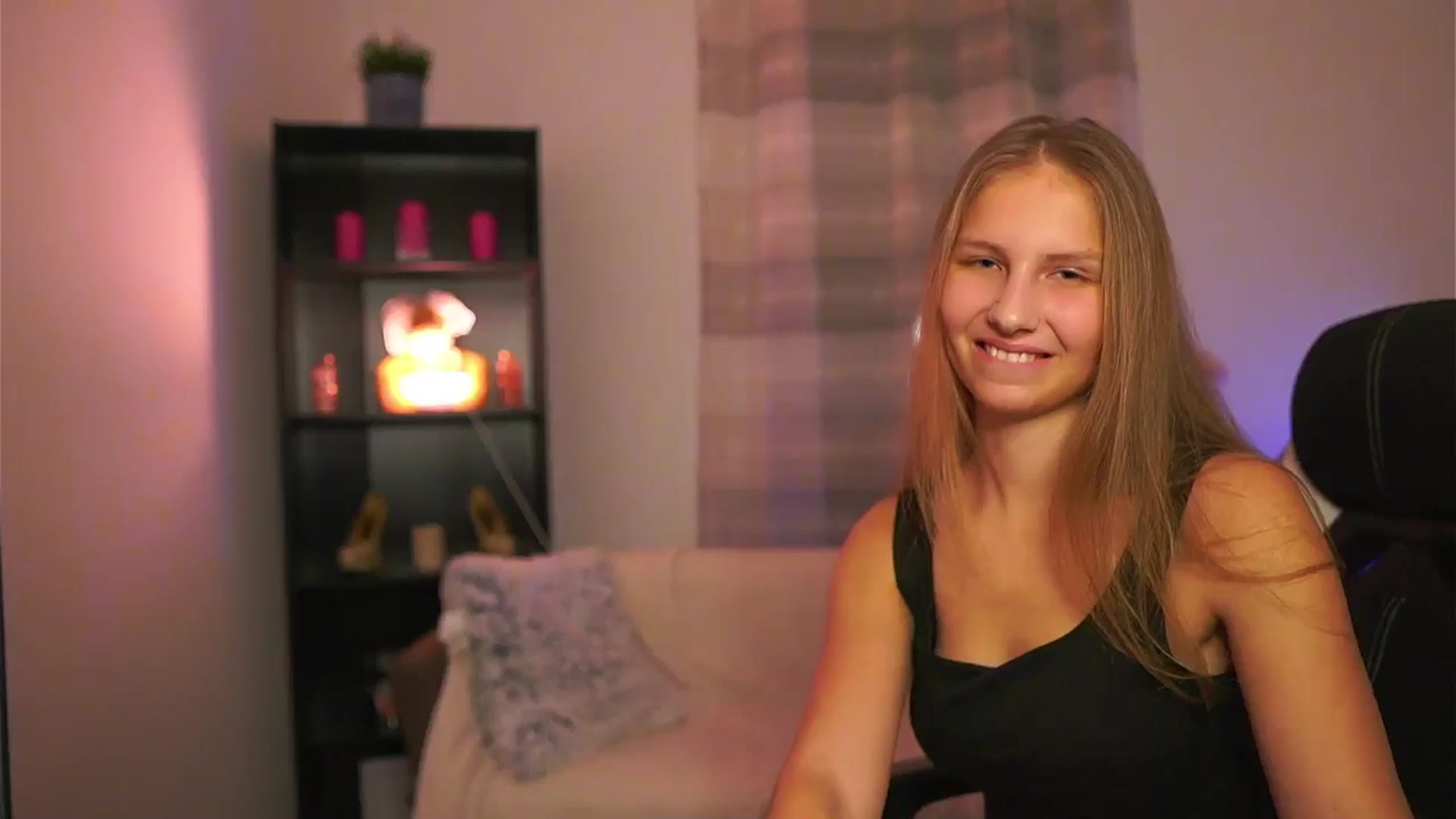 Gallery image thumbnail from Emmie_murray's myfreecams stream on, 01/17/2026, 17:54 image 3 of 20