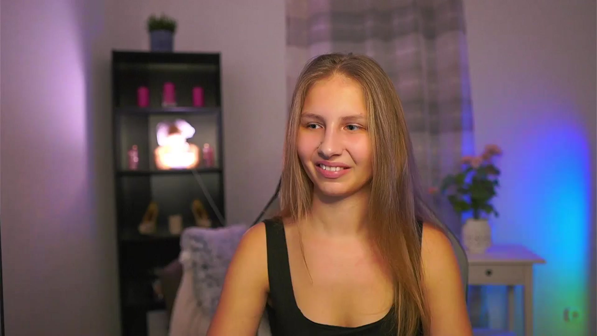 Gallery image thumbnail from Emmie_murray's myfreecams stream on, 01/17/2026, 17:54 image 9 of 20