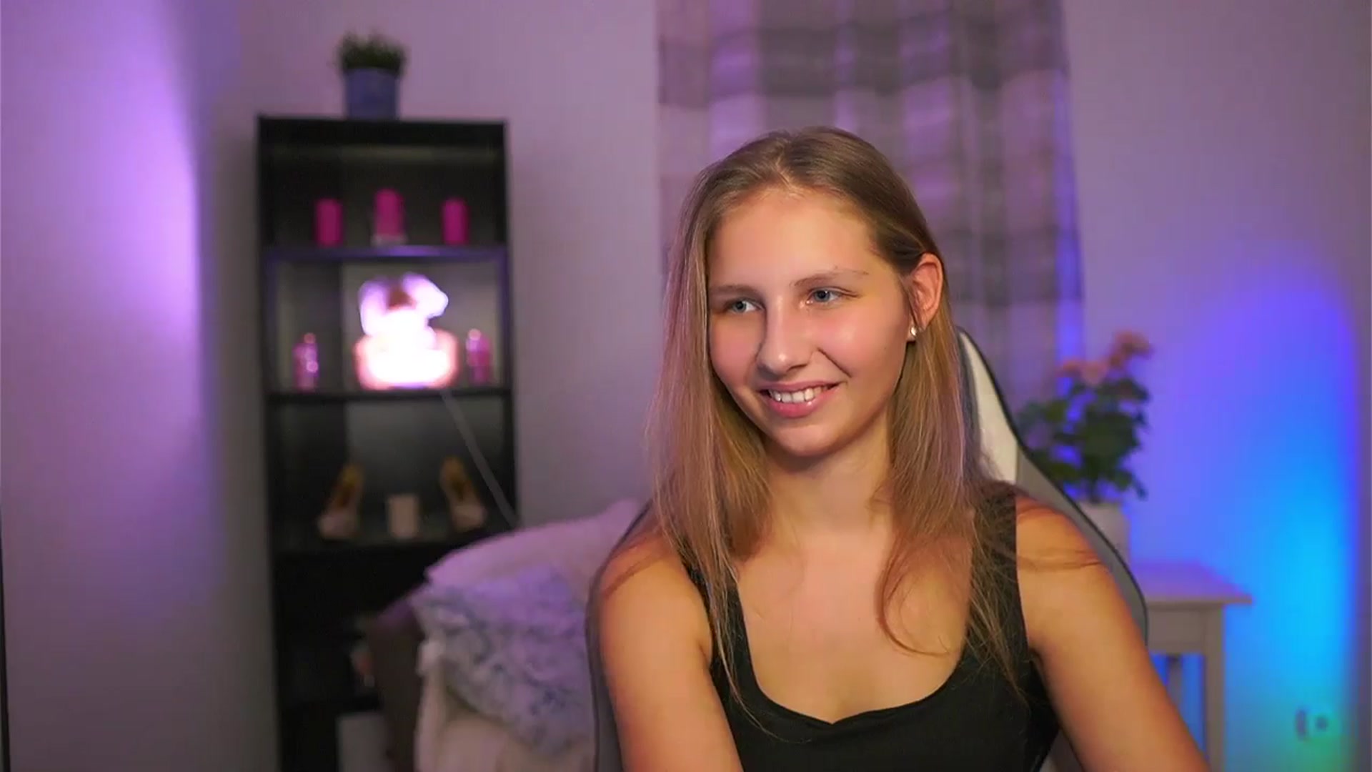 Gallery image thumbnail from Emmie_murray's myfreecams stream on, 01/17/2026, 21:22 image 7 of 20