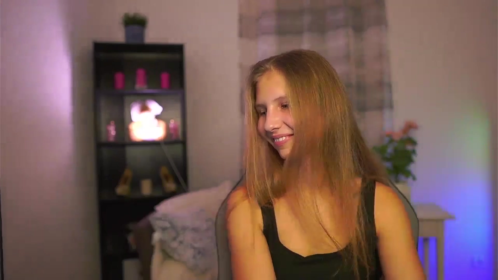 Gallery image thumbnail from Emmie_murray's myfreecams stream on, 01/17/2026, 21:22 image 8 of 20