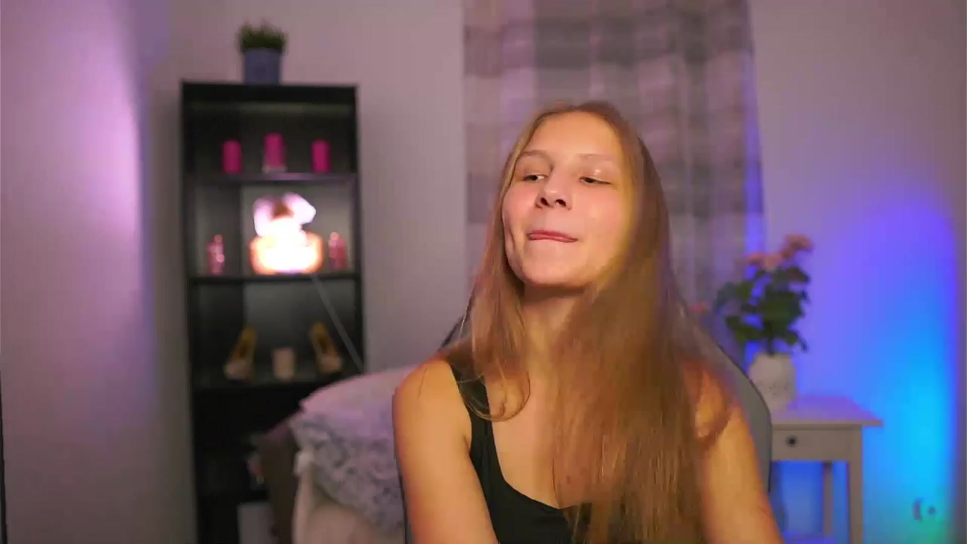 Gallery image thumbnail from Emmie_murray's myfreecams stream on, 01/17/2026, 21:22 image 1 of 20