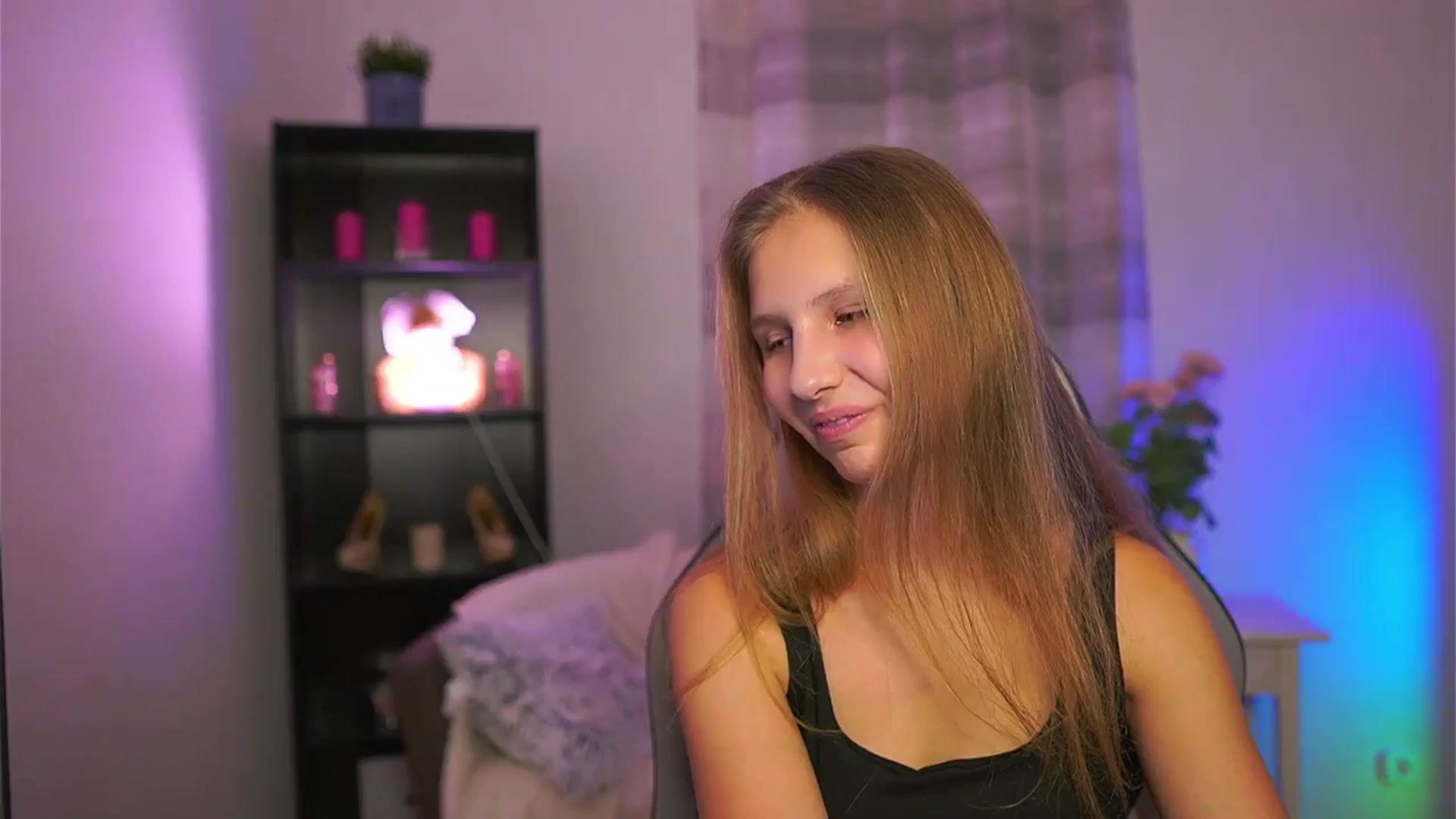 Gallery image thumbnail from Emmie_murray's myfreecams stream on, 01/17/2026, 21:22 image 10 of 20