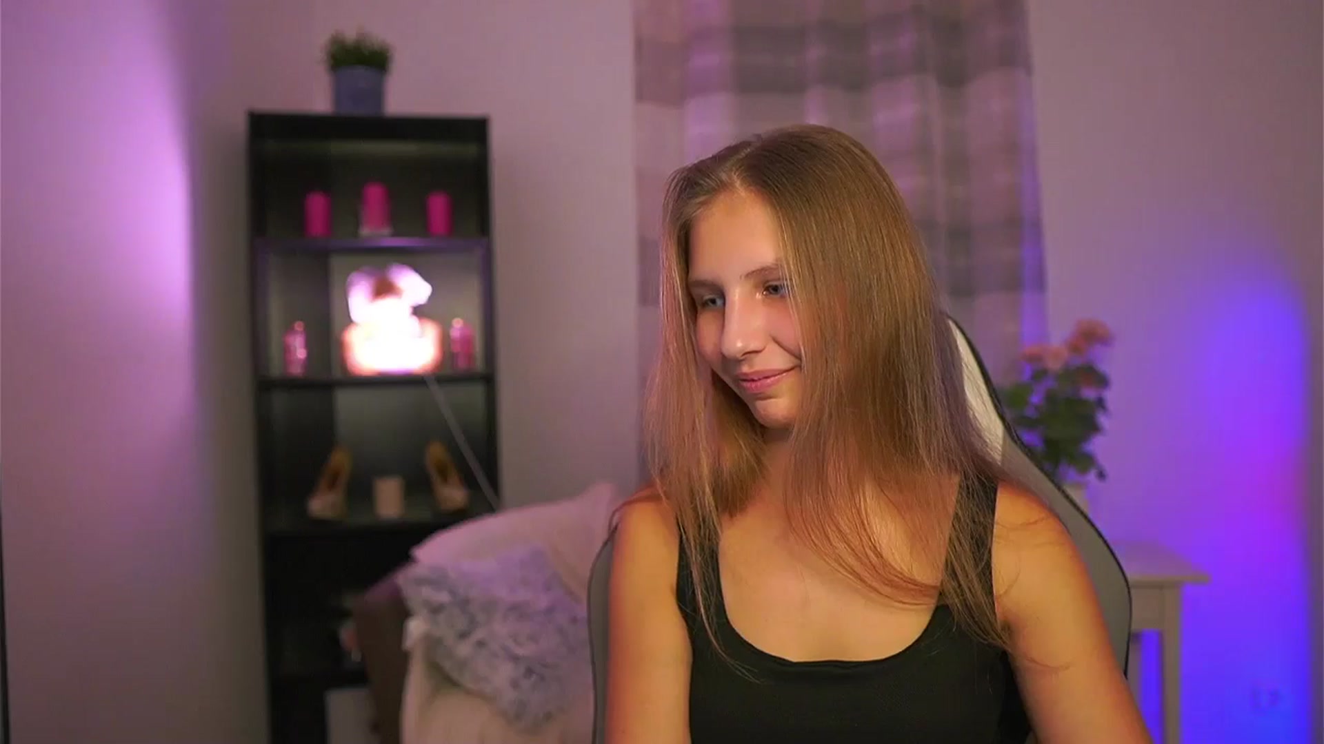 Gallery image thumbnail from Emmie_murray's myfreecams stream on, 01/17/2026, 21:22 image 6 of 20