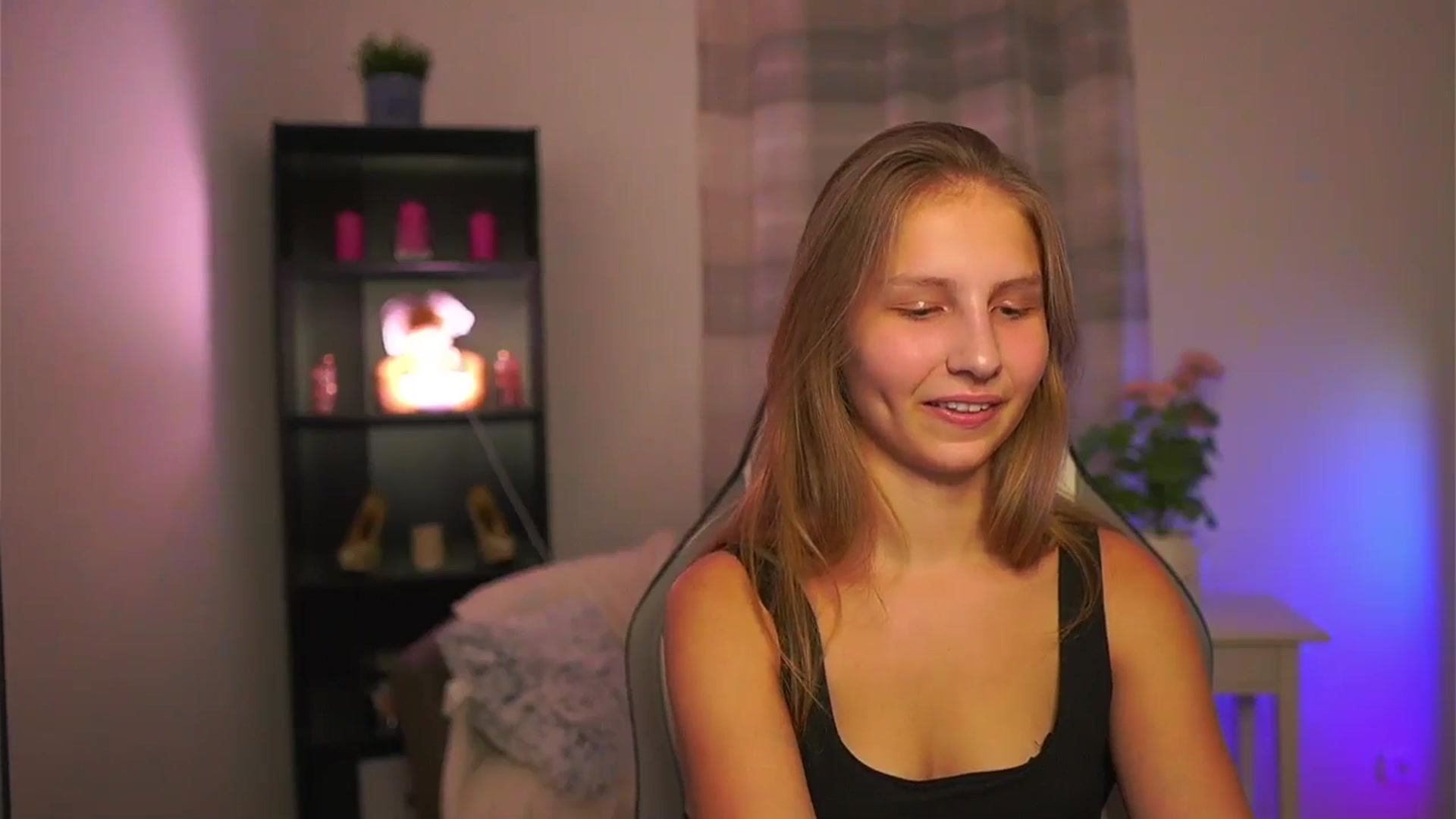Gallery image thumbnail from Emmie_murray's myfreecams stream on, 01/17/2026, 21:43 image 9 of 20
