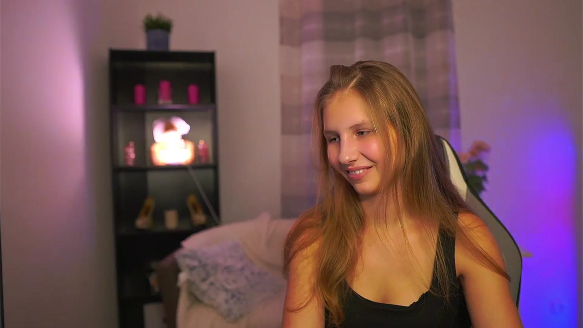 Gallery image thumbnail from Emmie_murray's myfreecams stream on, 01/17/2026, 21:43 image 3 of 20