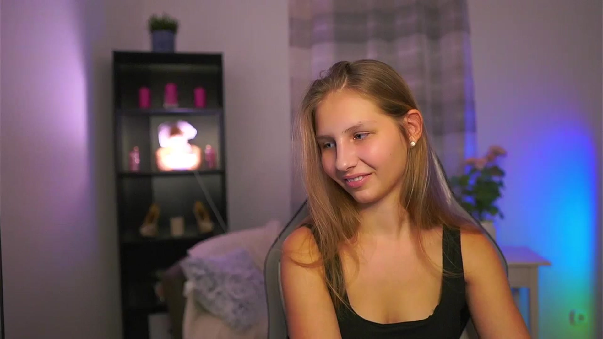 Gallery image thumbnail from Emmie_murray's myfreecams stream on, 01/17/2026, 21:43 image 11 of 20