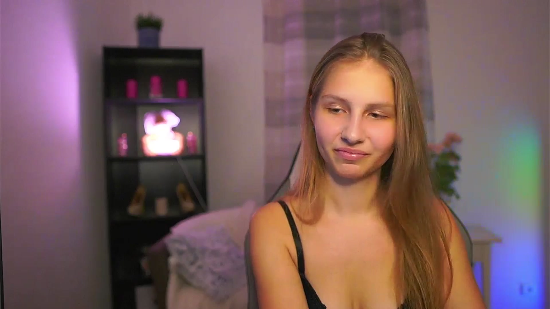 Gallery image thumbnail from Emmie_murray's myfreecams stream on, 01/17/2026, 22:32 image 16 of 20