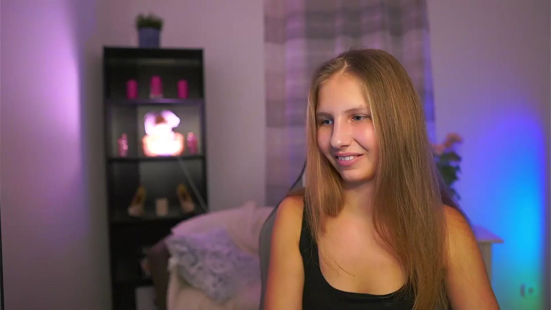 Gallery image thumbnail from Emmie_murray's myfreecams stream on, 01/17/2026, 22:32 image 1 of 20