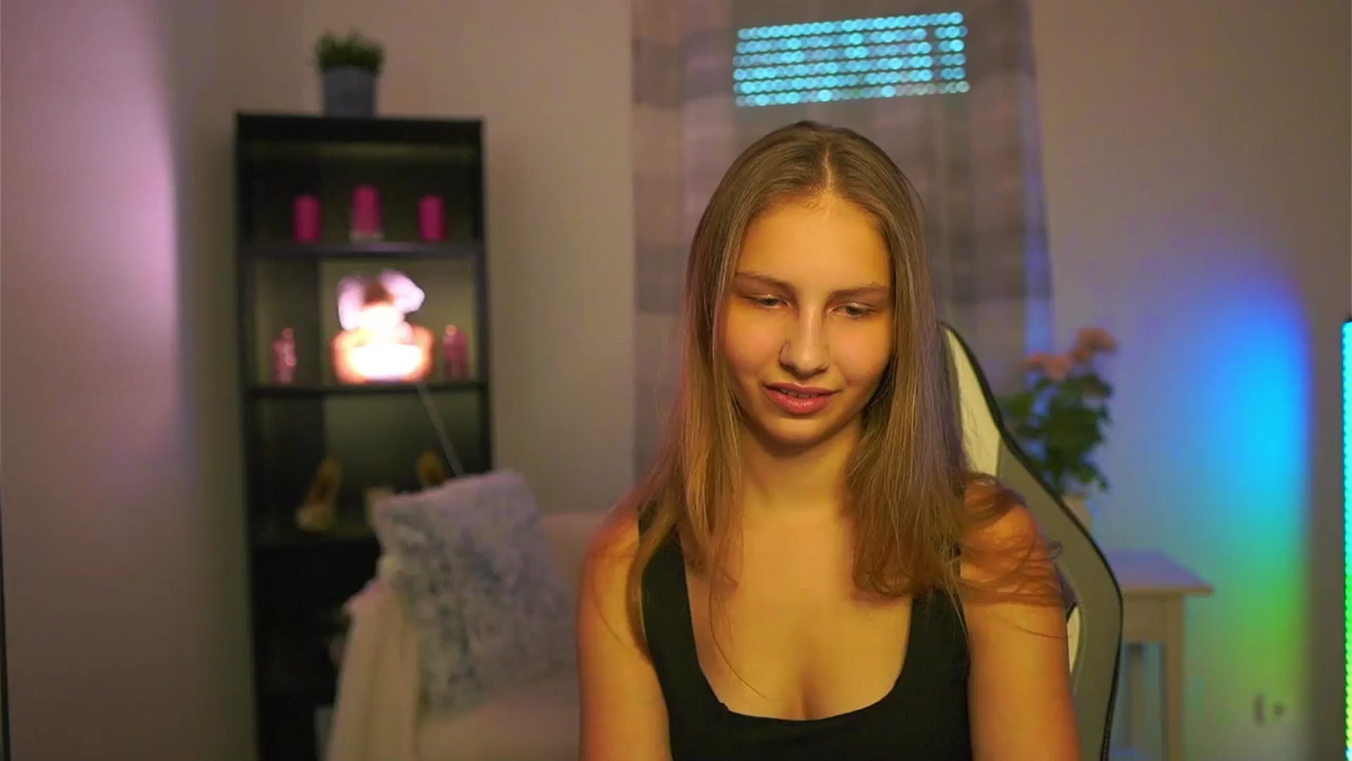 Gallery image thumbnail from Emmie_murray's myfreecams stream on, 01/18/2026, 15:14 image 1 of 20