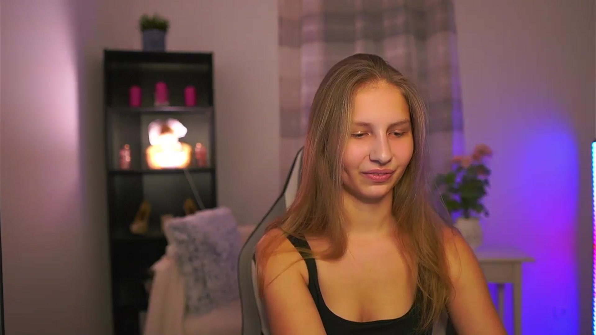 Gallery image thumbnail from Emmie_murray's myfreecams stream on, 01/18/2026, 16:43 image 2 of 20