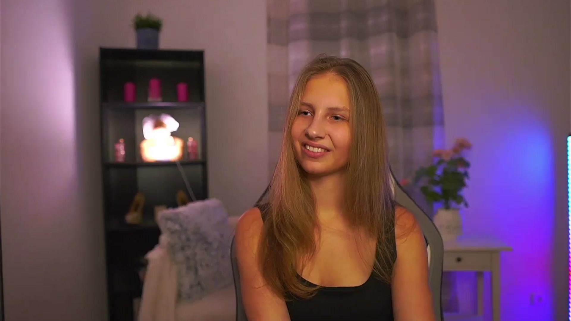 Gallery image thumbnail from Emmie_murray's myfreecams stream on, 01/18/2026, 16:43 image 10 of 20