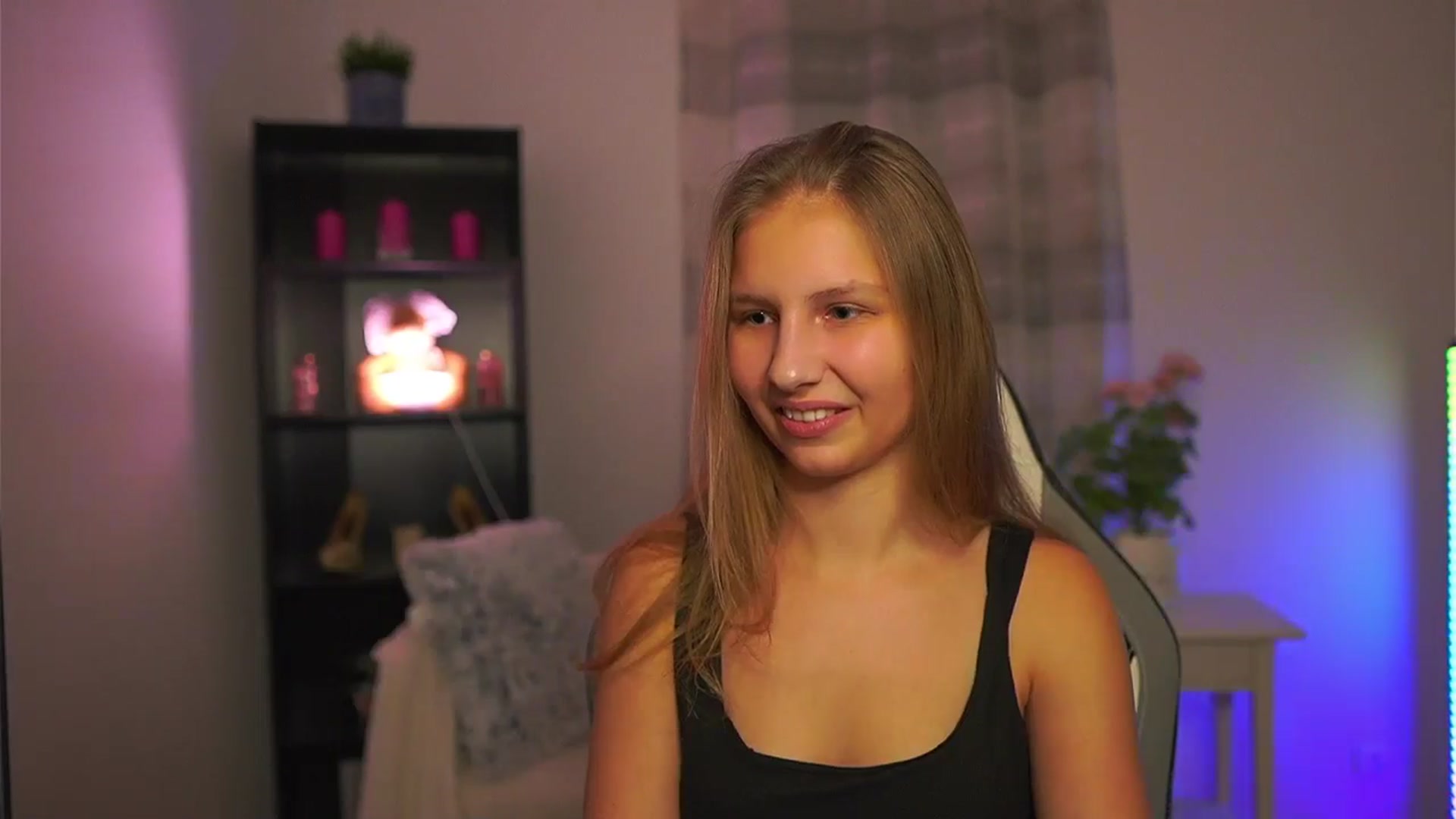 Gallery image thumbnail from Emmie_murray's myfreecams stream on, 01/18/2026, 17:32 image 5 of 20
