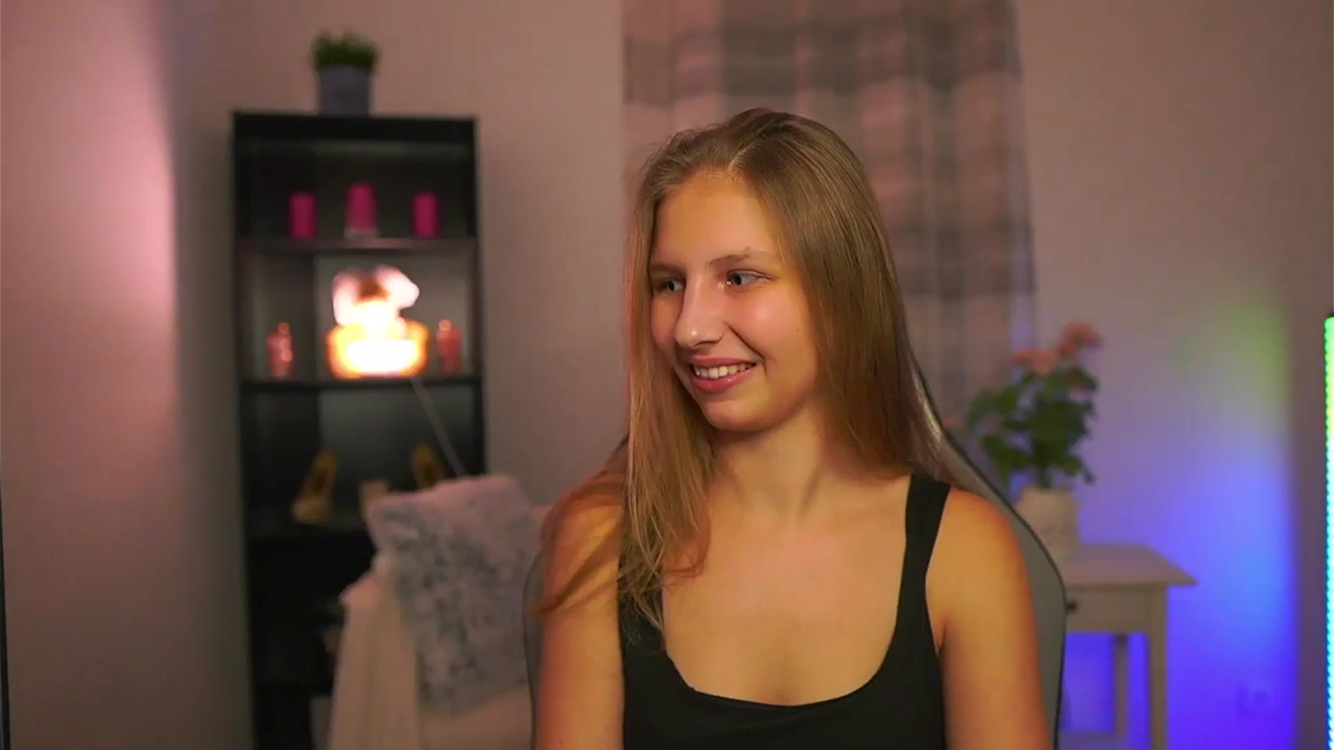 Gallery image thumbnail from Emmie_murray's myfreecams stream on, 01/18/2026, 17:32 image 4 of 20