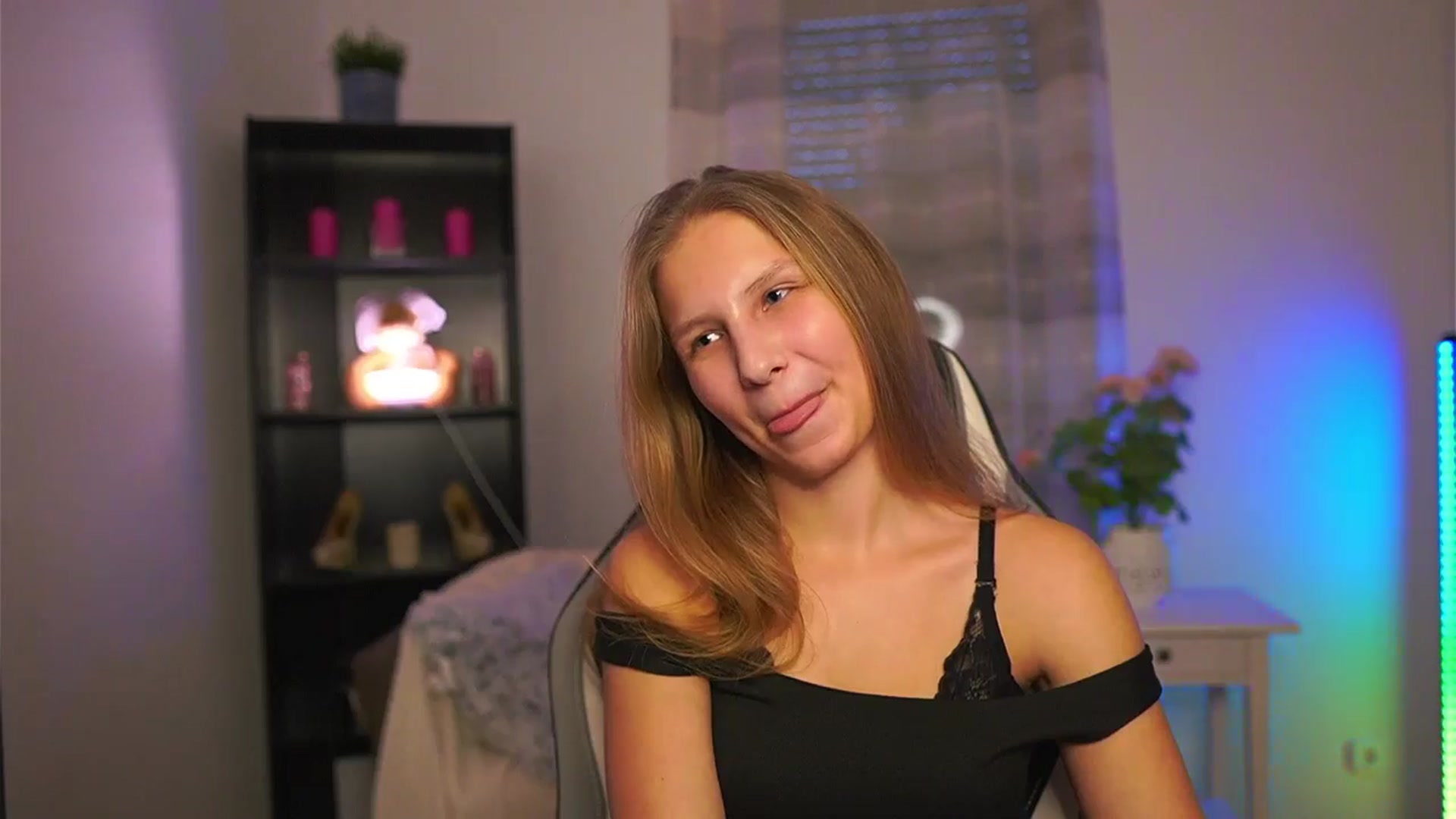 Gallery image thumbnail from Emmie_murray's myfreecams stream on, 01/22/2026, 15:51 image 13 of 20
