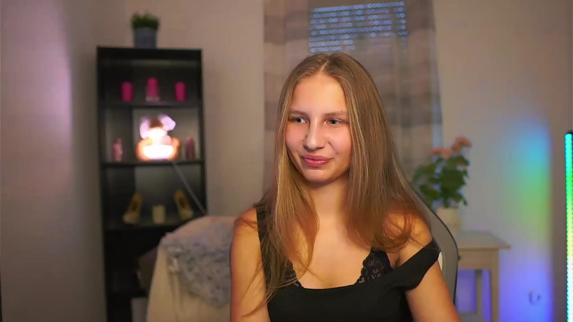 Gallery image thumbnail from Emmie_murray's myfreecams stream on, 01/22/2026, 15:51 image 7 of 20
