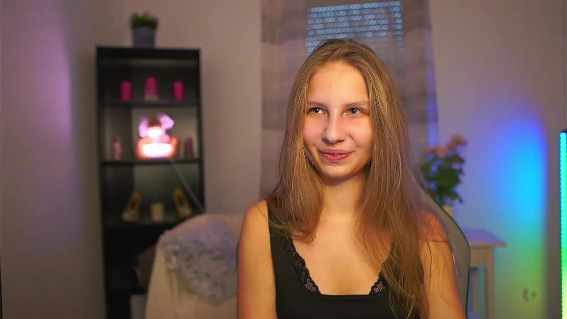 Gallery image thumbnail from Emmie_murray's myfreecams stream on, 01/22/2026, 15:51 image 3 of 20