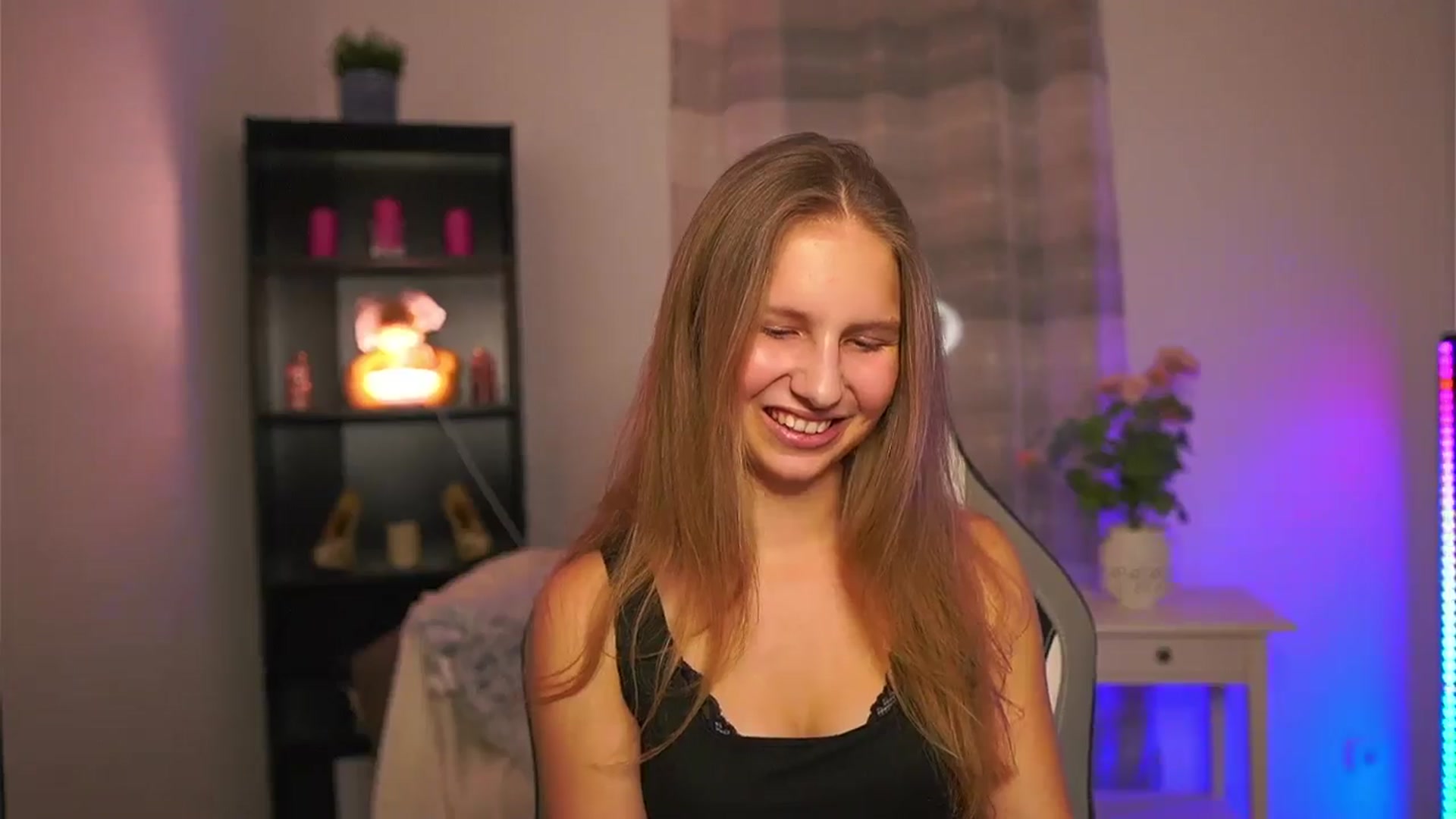 Gallery image thumbnail from Emmie_murray's myfreecams stream on, 01/22/2026, 16:37 image 14 of 20