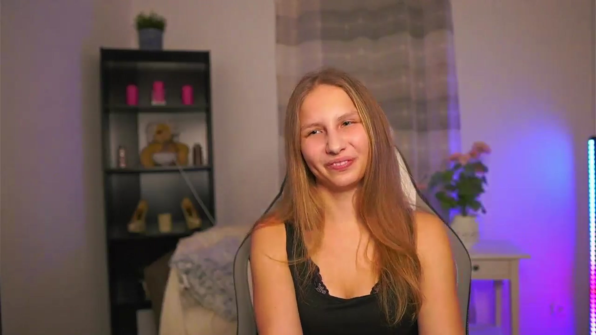 Gallery image thumbnail from Emmie_murray's myfreecams stream on, 01/22/2026, 18:31 image 4 of 20