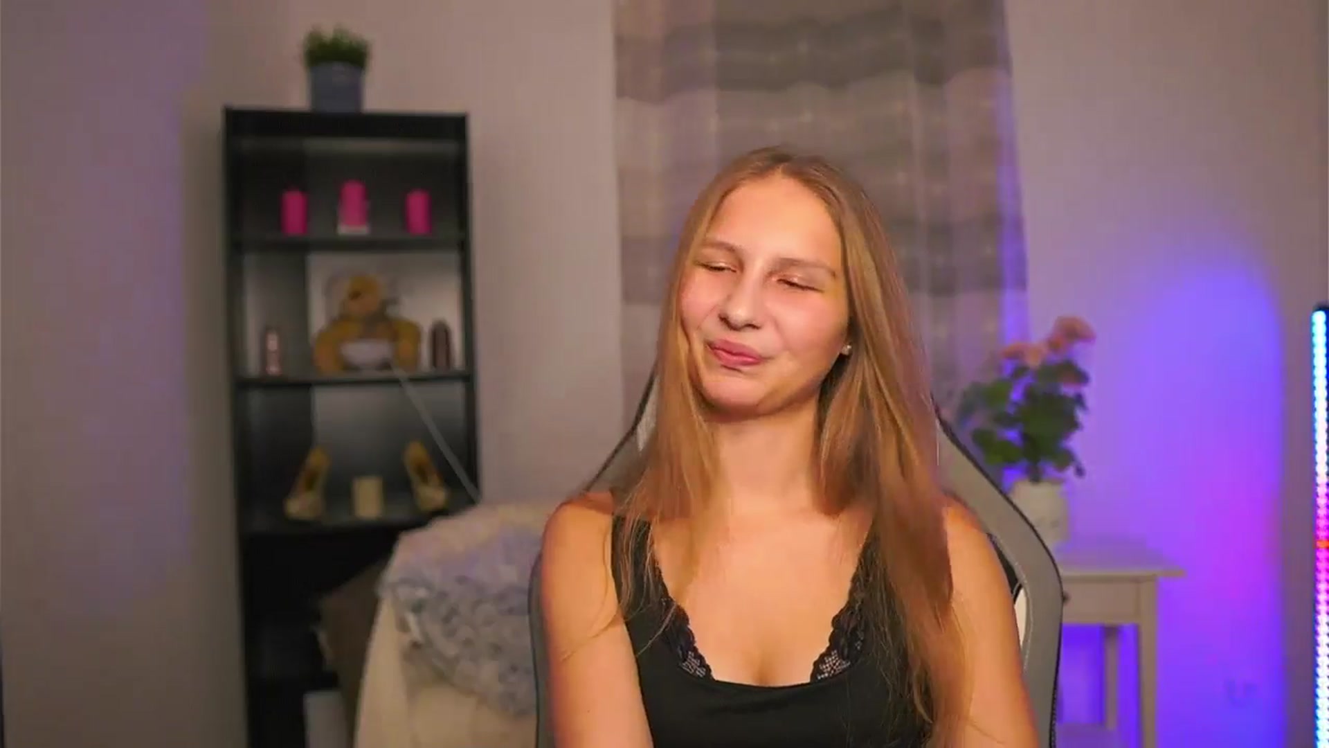 Gallery image thumbnail from Emmie_murray's myfreecams stream on, 01/22/2026, 18:31 image 6 of 20