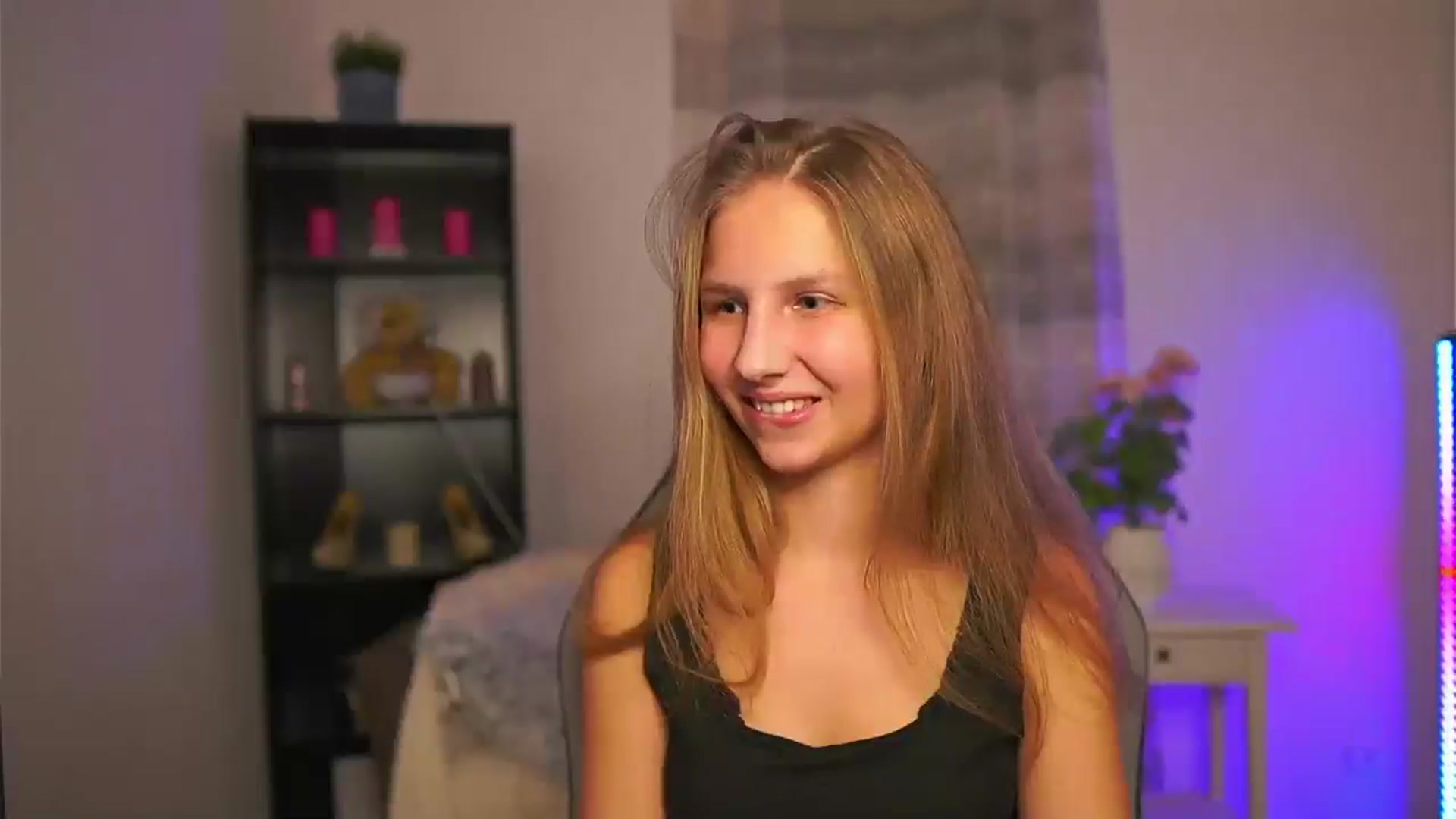 Gallery image thumbnail from Emmie_murray's myfreecams stream on, 01/22/2026, 18:54 image 13 of 20