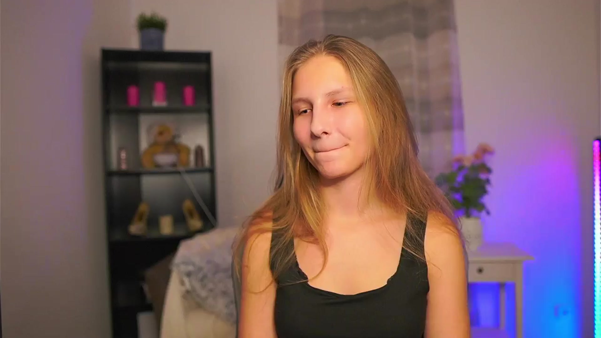 Gallery image thumbnail from Emmie_murray's myfreecams stream on, 01/22/2026, 18:54 image 18 of 20