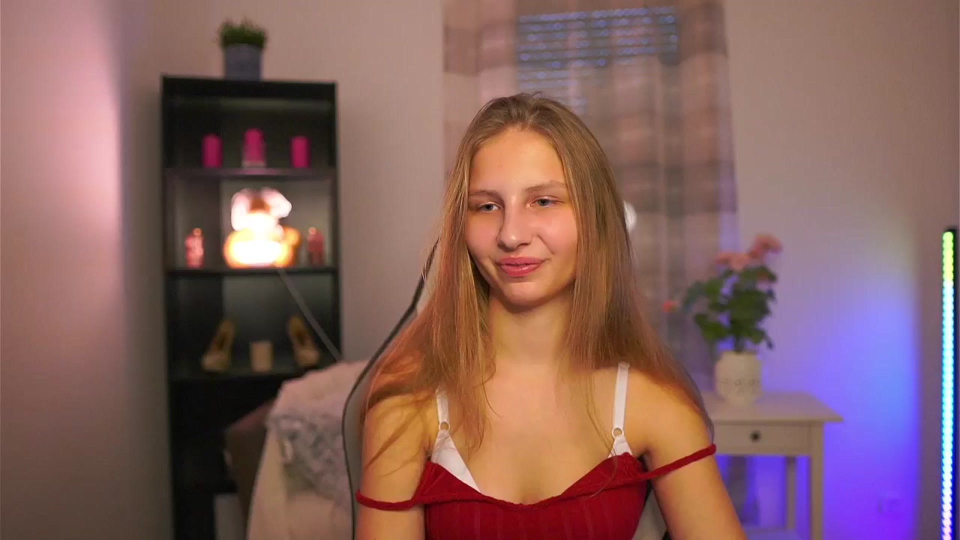 Gallery image thumbnail from Emmie_murray's myfreecams stream on, 01/23/2026, 15:30 image 12 of 20