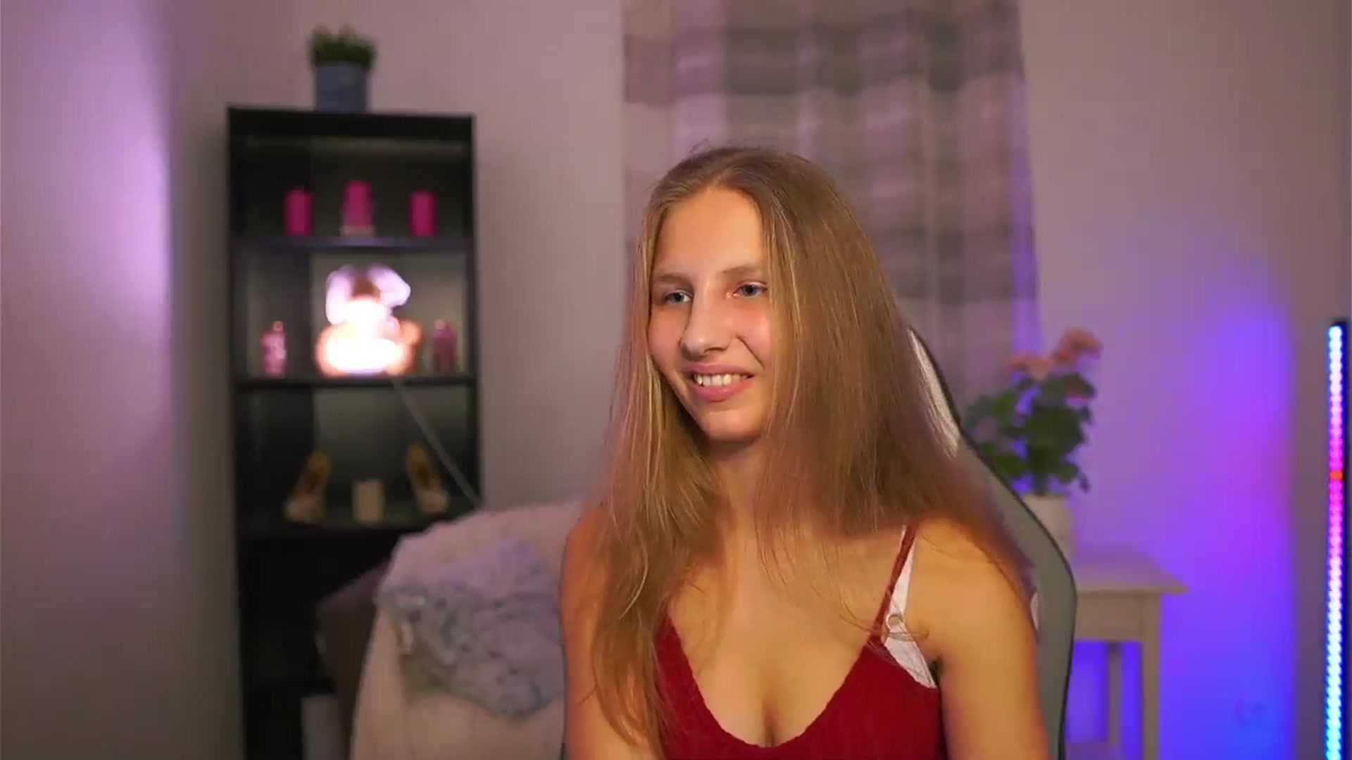 Gallery image thumbnail from Emmie_murray's myfreecams stream on, 01/23/2026, 18:49 image 16 of 20