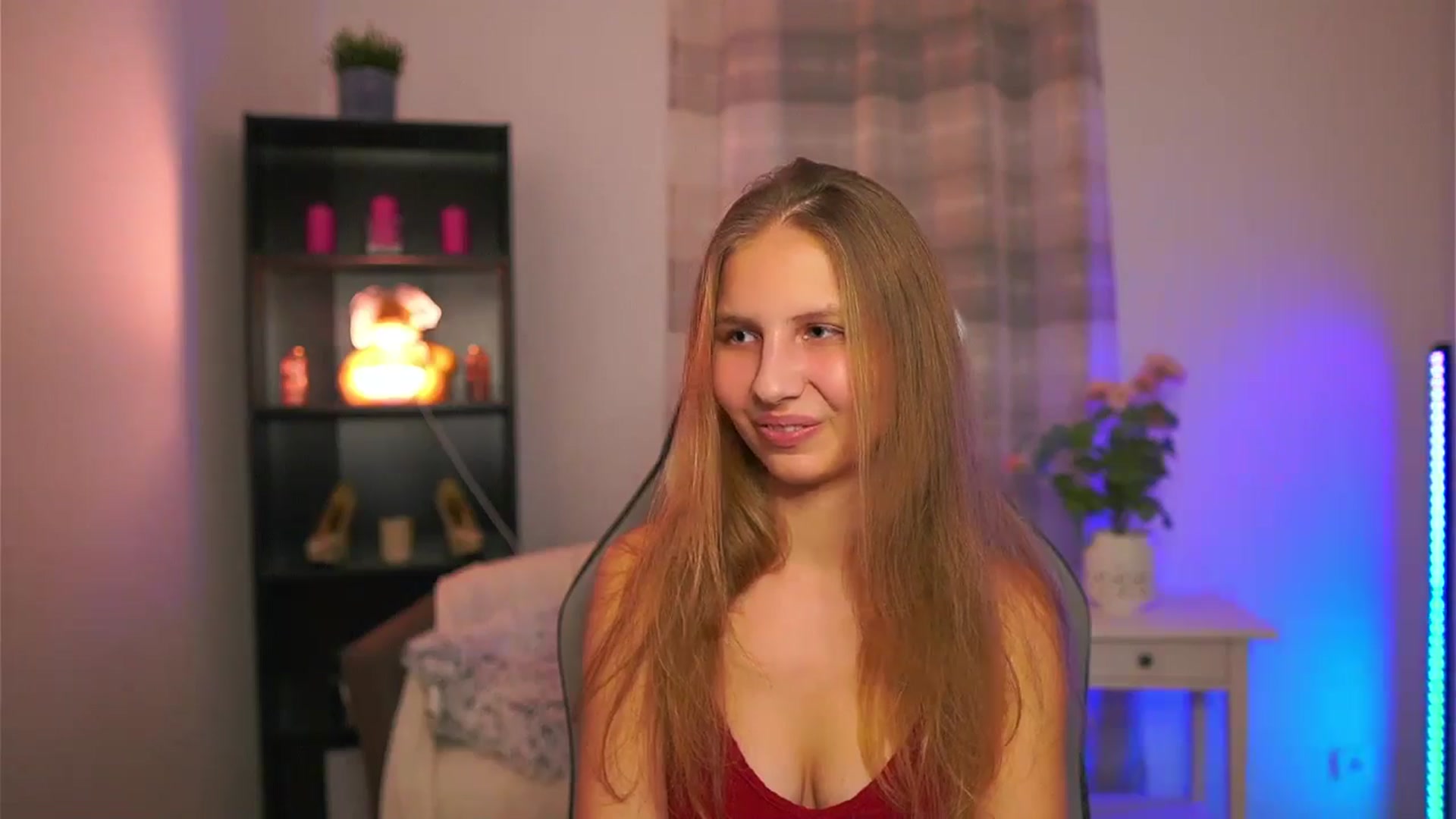 Gallery image thumbnail from Emmie_murray's myfreecams stream on, 01/23/2026, 23:13 image 18 of 20