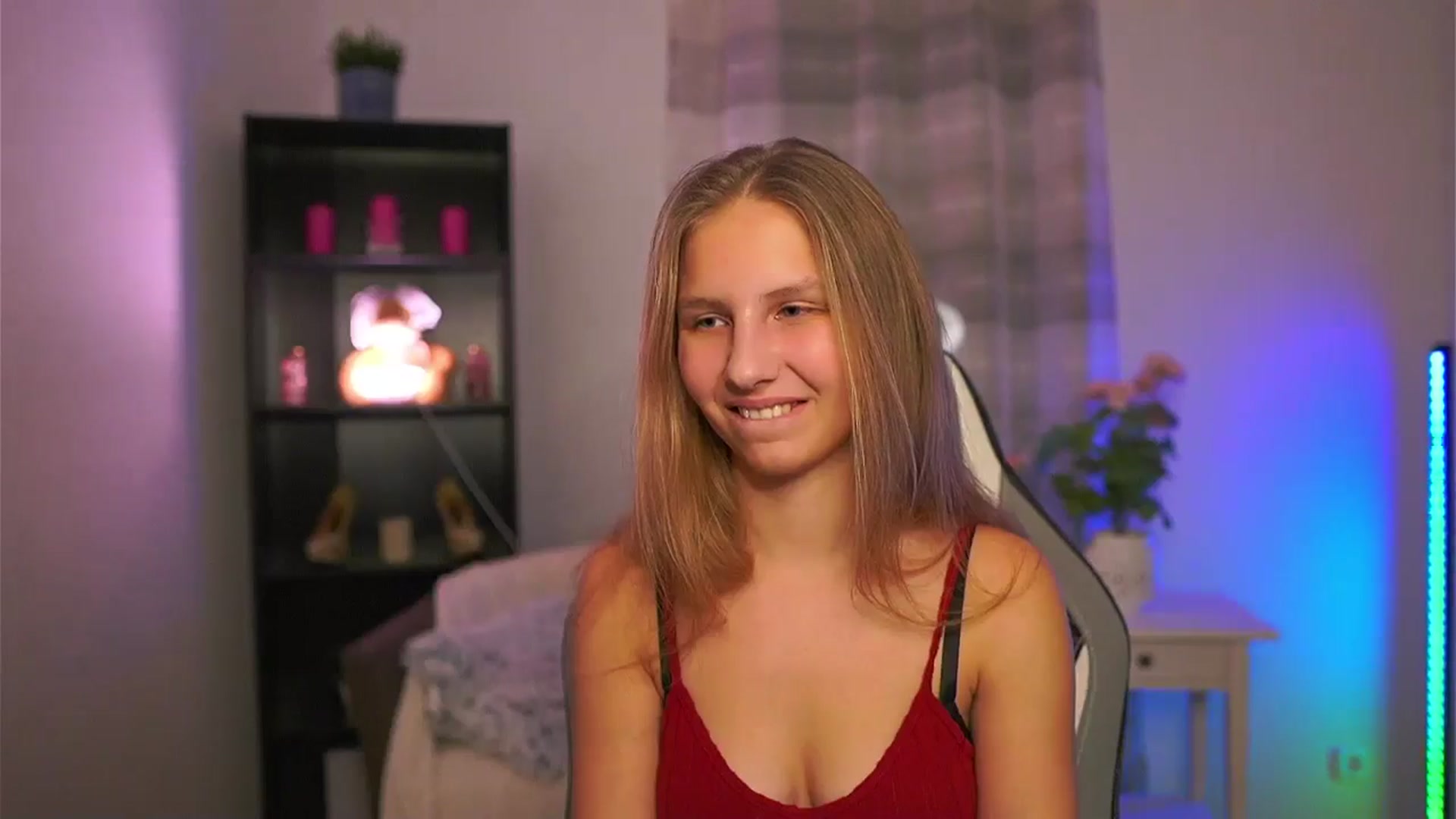 Gallery image thumbnail from Emmie_murray's myfreecams stream on, 01/23/2026, 23:13 image 7 of 20