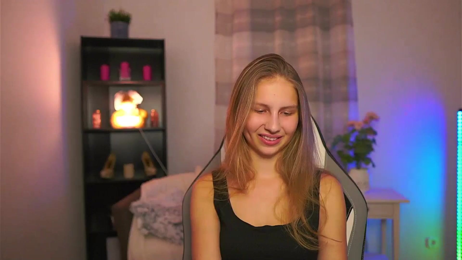 Gallery image thumbnail from Emmie_murray's myfreecams stream on, 01/25/2026, 16:54 image 4 of 20