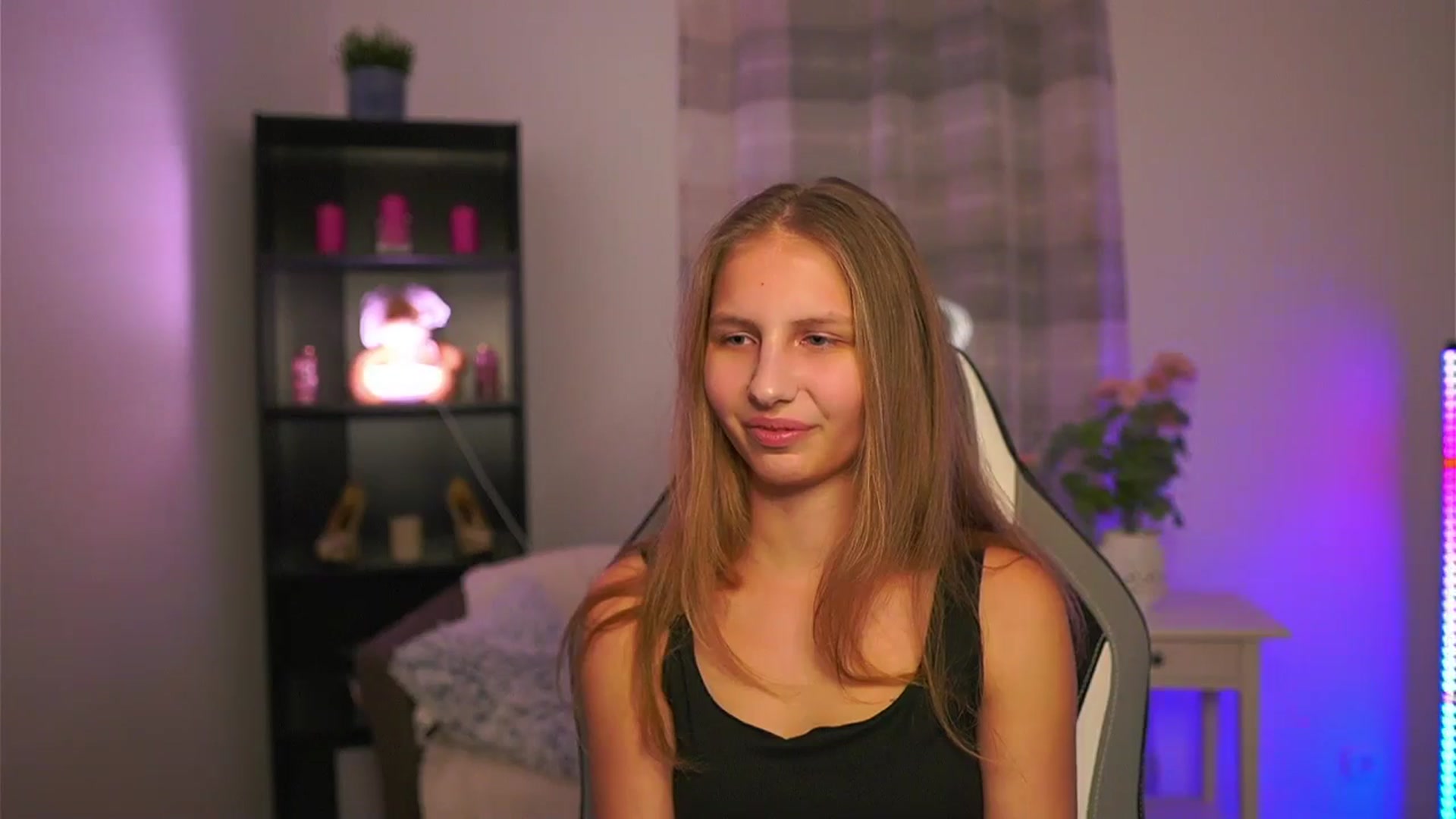 Gallery image thumbnail from Emmie_murray's myfreecams stream on, 01/25/2026, 23:06 image 3 of 20