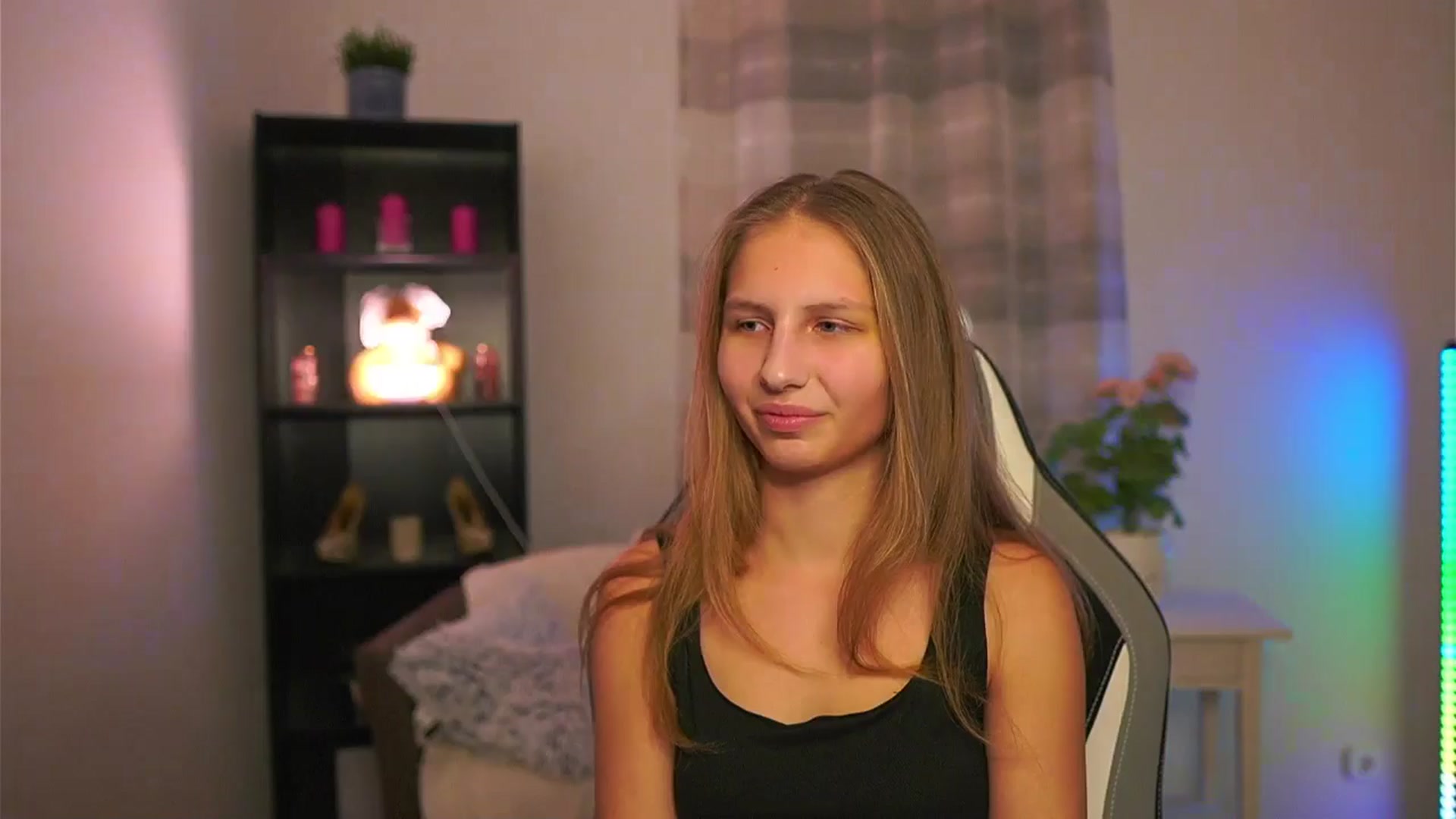 Gallery image thumbnail from Emmie_murray's myfreecams stream on, 01/25/2026, 23:06 image 1 of 20