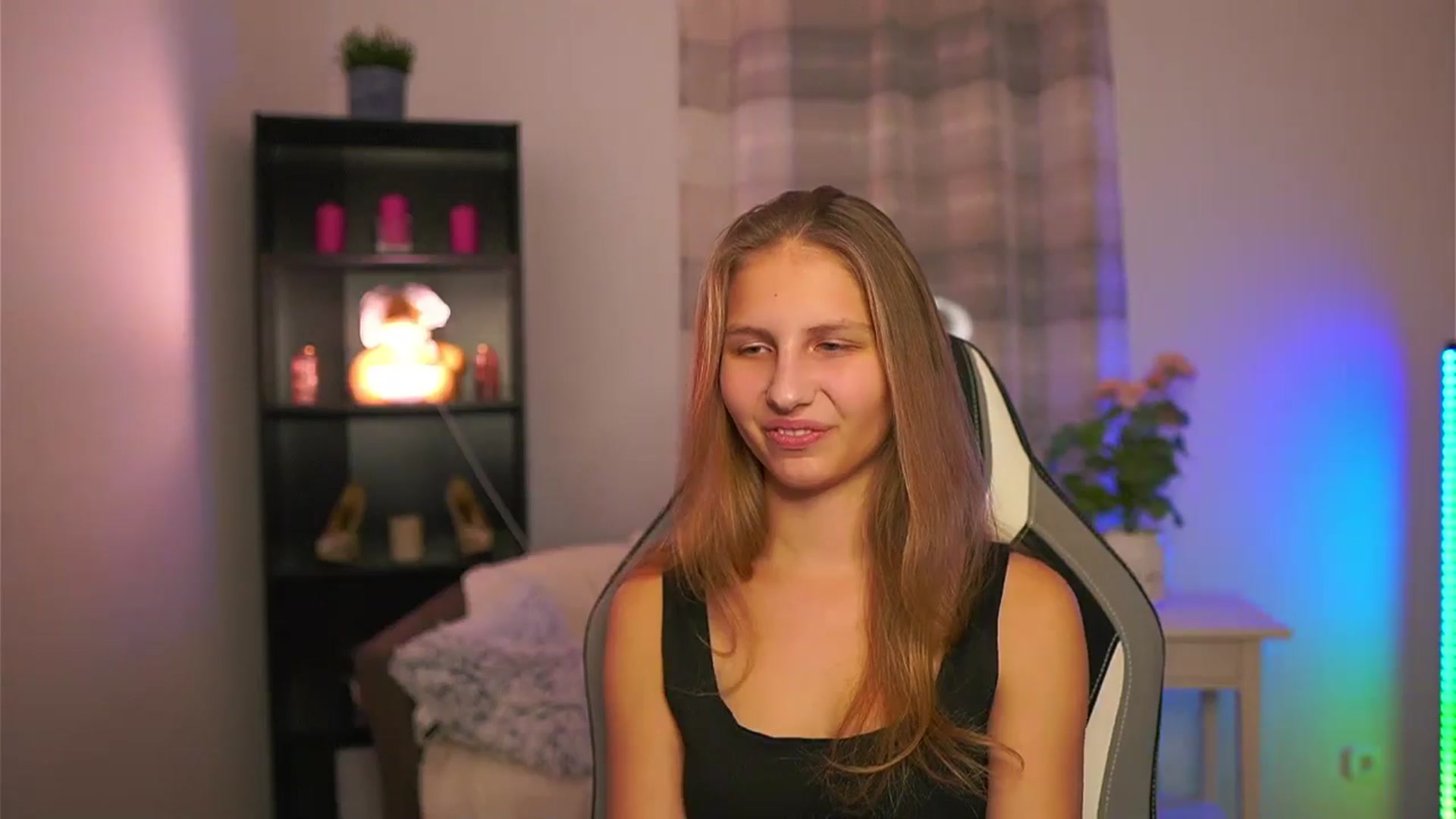Gallery image thumbnail from Emmie_murray's myfreecams stream on, 01/25/2026, 23:31 image 18 of 20