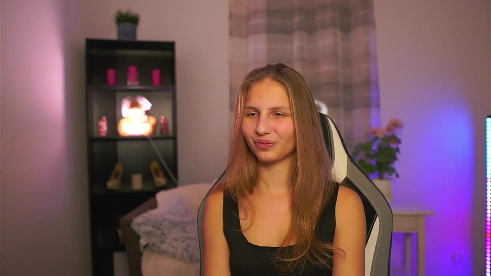 Gallery image thumbnail from Emmie_murray's myfreecams stream on, 01/25/2026, 23:31 image 19 of 20