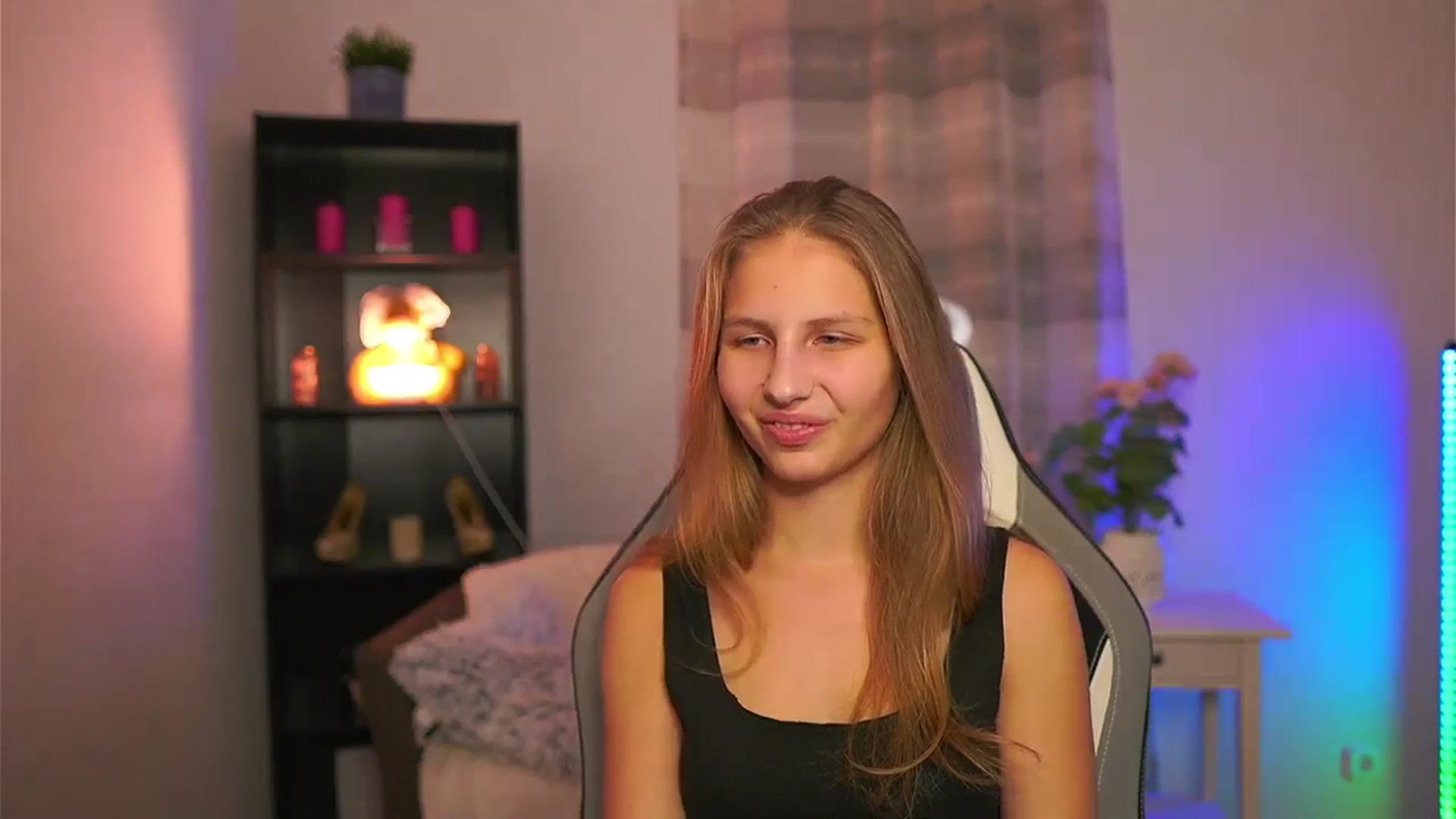 Gallery image thumbnail from Emmie_murray's myfreecams stream on, 01/25/2026, 23:31 image 16 of 20