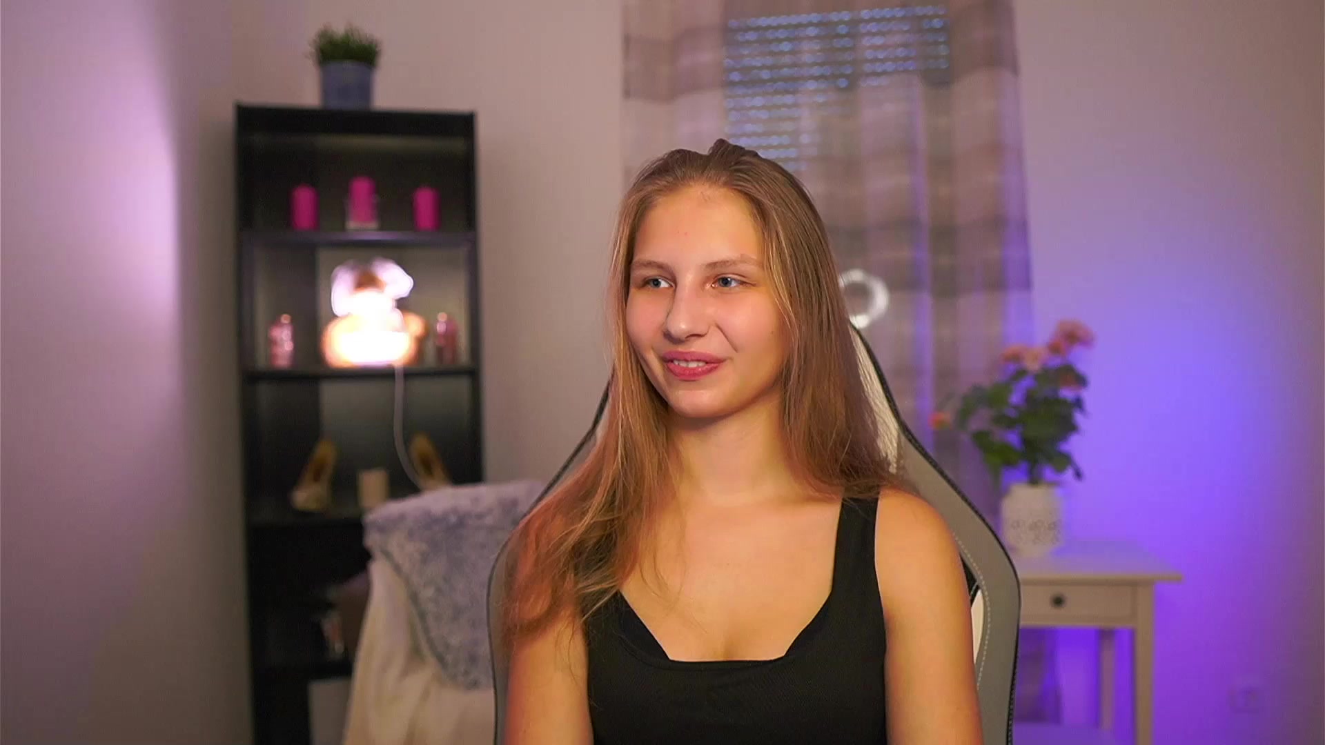 Gallery image thumbnail from Emmie_murray's myfreecams stream on, 01/28/2026, 14:57 image 17 of 20