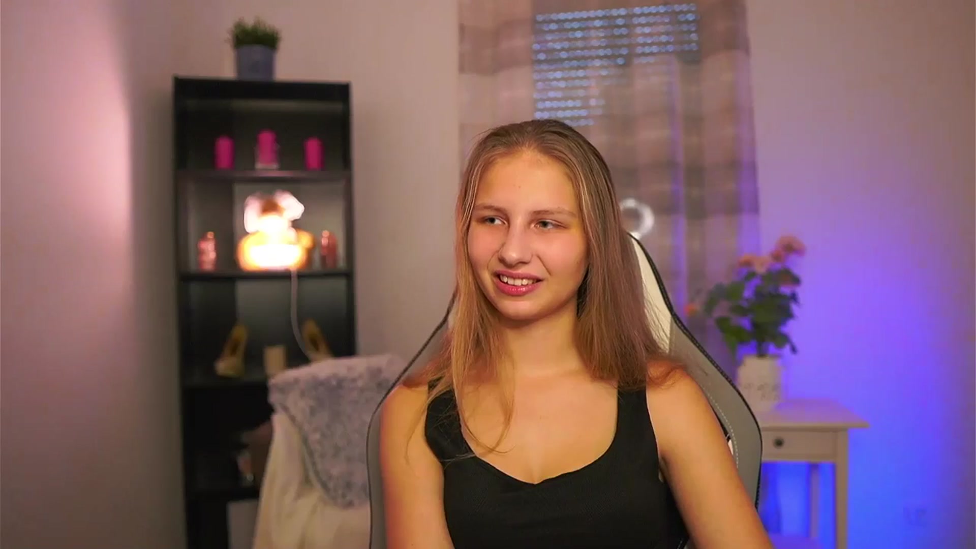 Gallery image thumbnail from Emmie_murray's myfreecams stream on, 01/28/2026, 14:57 image 4 of 20