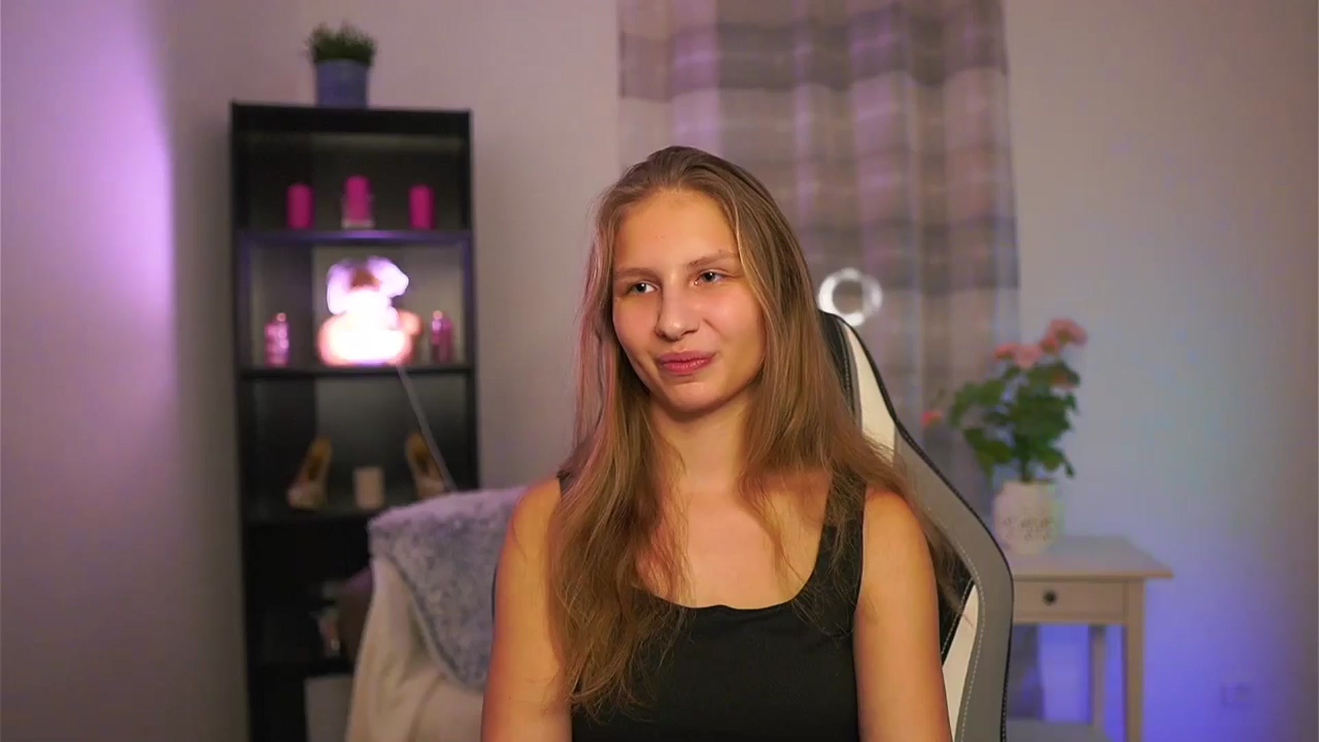 Gallery image thumbnail from Emmie_murray's myfreecams stream on, 01/28/2026, 18:57 image 18 of 20