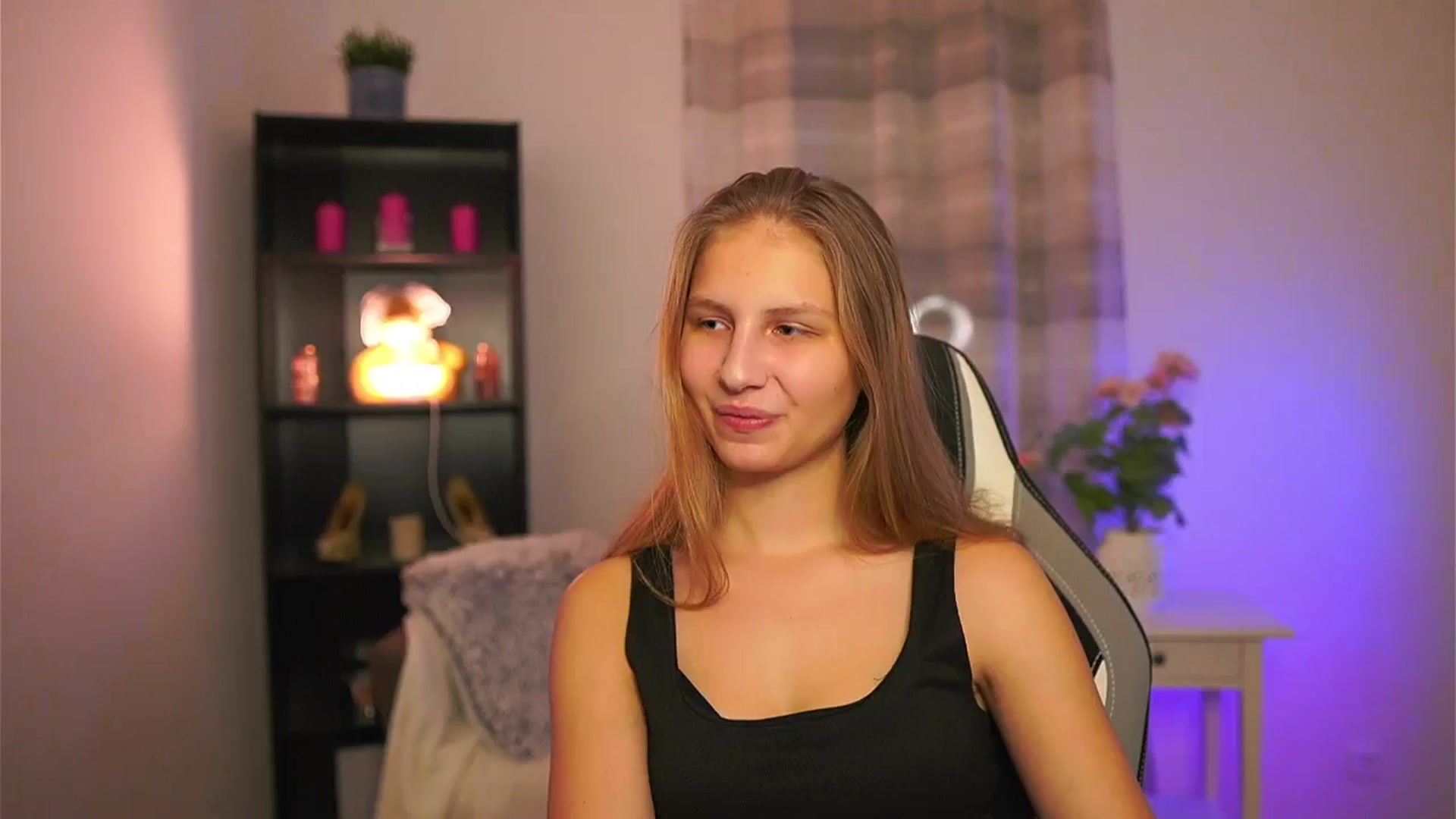 Gallery image thumbnail from Emmie_murray's myfreecams stream on, 01/28/2026, 18:57 image 1 of 20