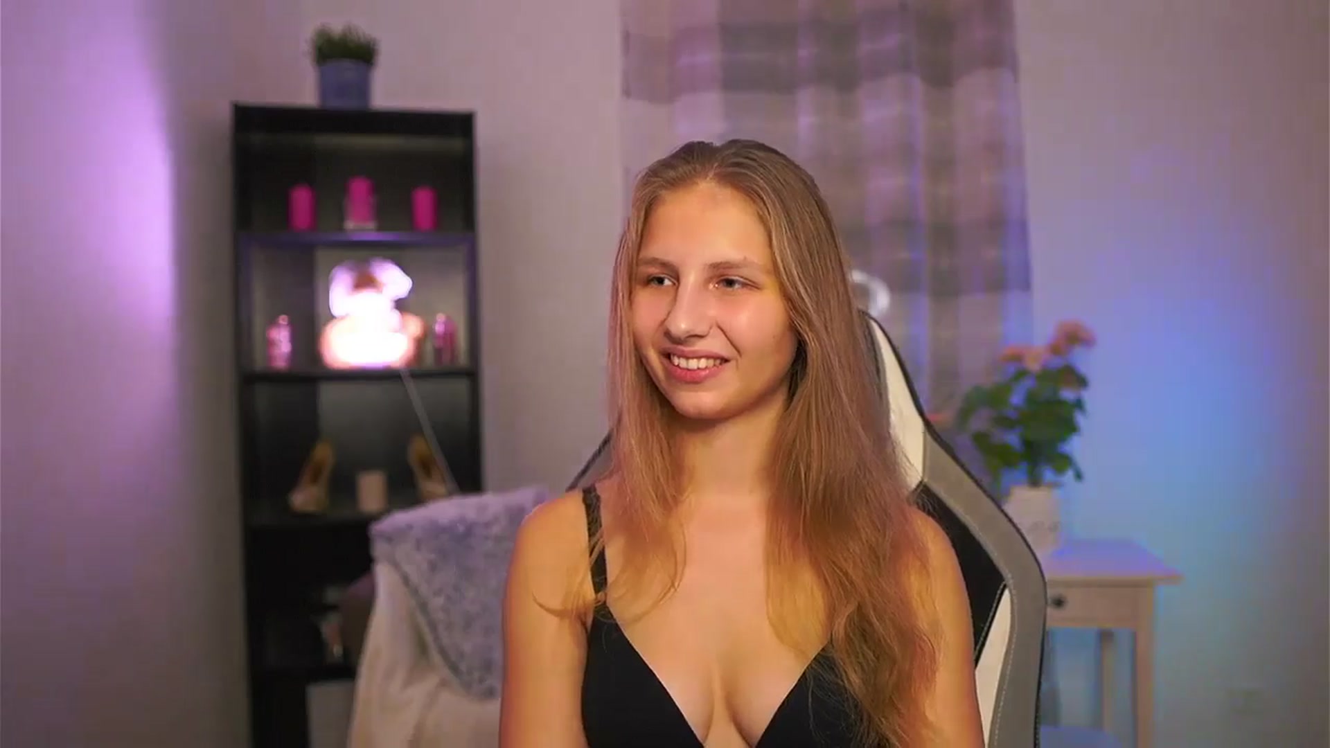 Gallery image thumbnail from Emmie_murray's myfreecams stream on, 01/28/2026, 18:57 image 15 of 20