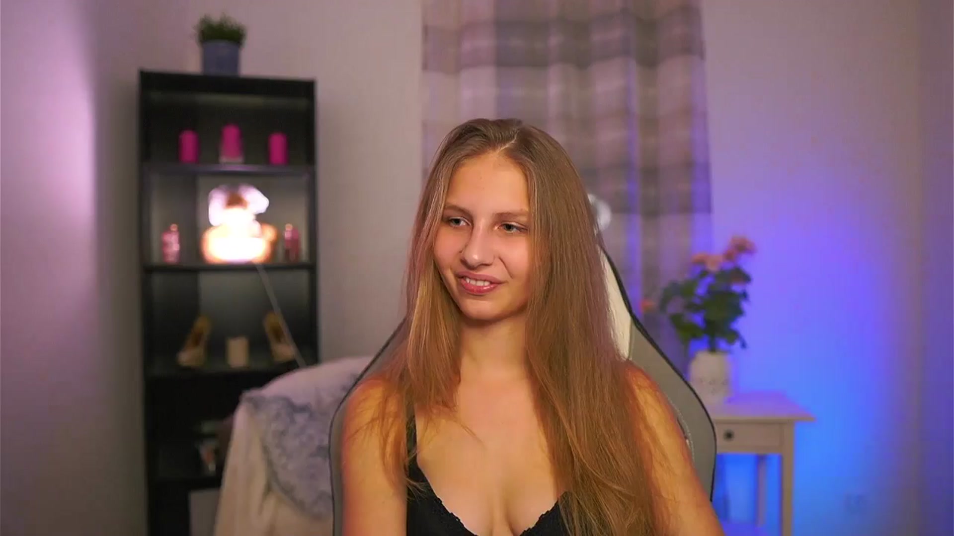 Gallery image thumbnail from Emmie_murray's myfreecams stream on, 01/30/2026, 23:42 image 4 of 20