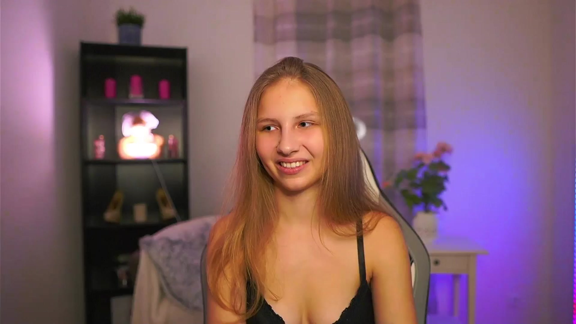 Gallery image thumbnail from Emmie_murray's myfreecams stream on, 01/31/2026, 18:00 image 3 of 20