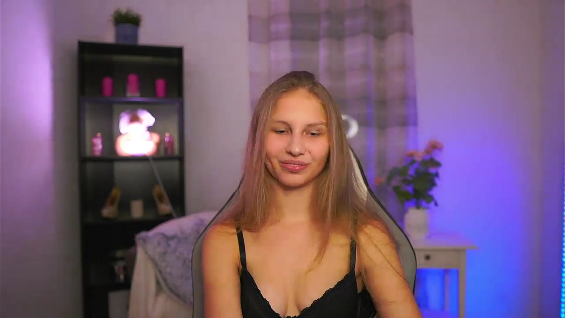 Gallery image thumbnail from Emmie_murray's myfreecams stream on, 01/31/2026, 22:23 image 5 of 20