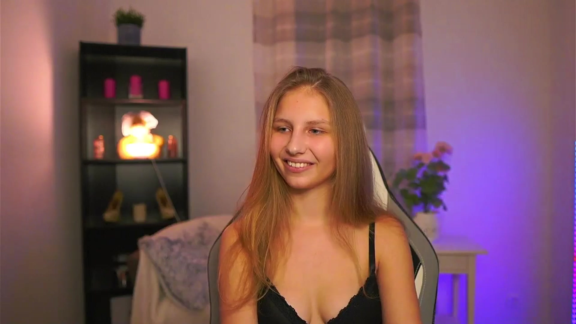Gallery image thumbnail from Emmie_murray's myfreecams stream on, 01/31/2026, 22:23 image 3 of 20